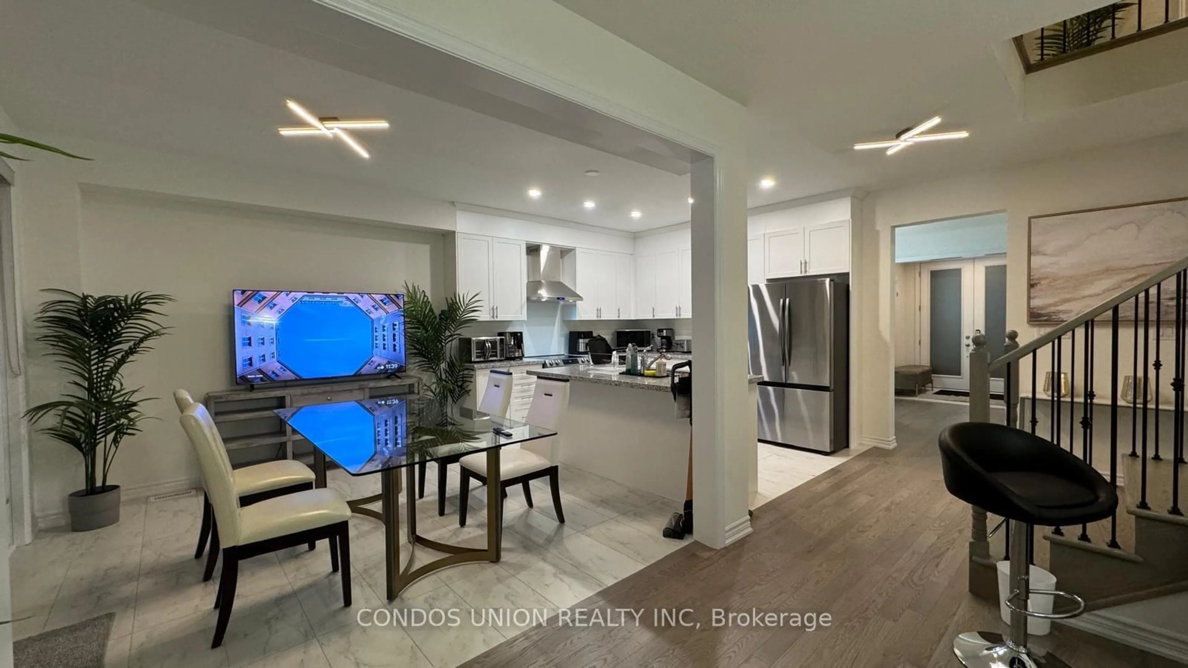 Open concept kitchen, ceramic/tile floor for 149 Rosanne Circ, Wasaga Beach Ontario L9Z 0N1