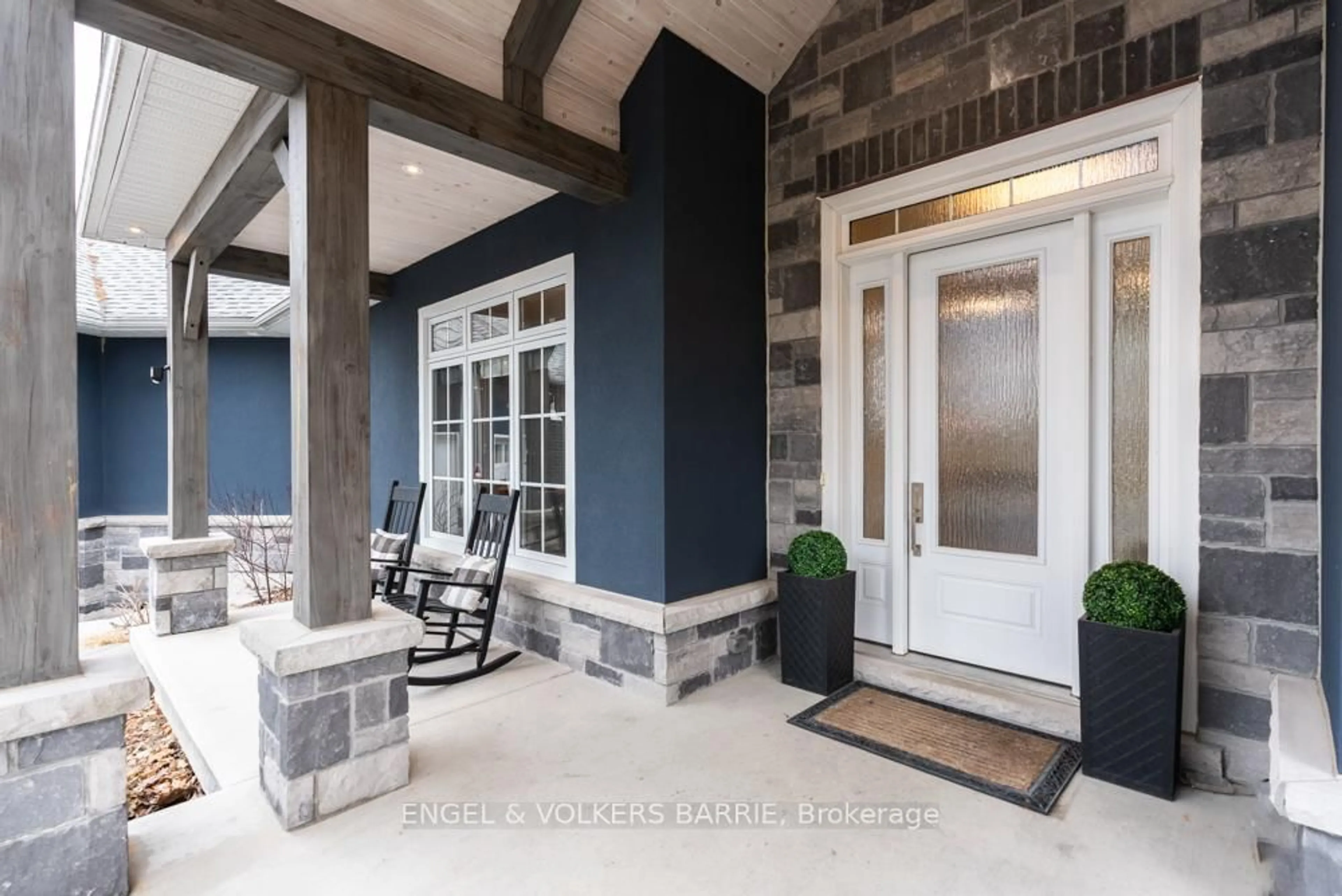 Indoor entryway for 77 Mennill Dr, Springwater Ontario L9X 0J2