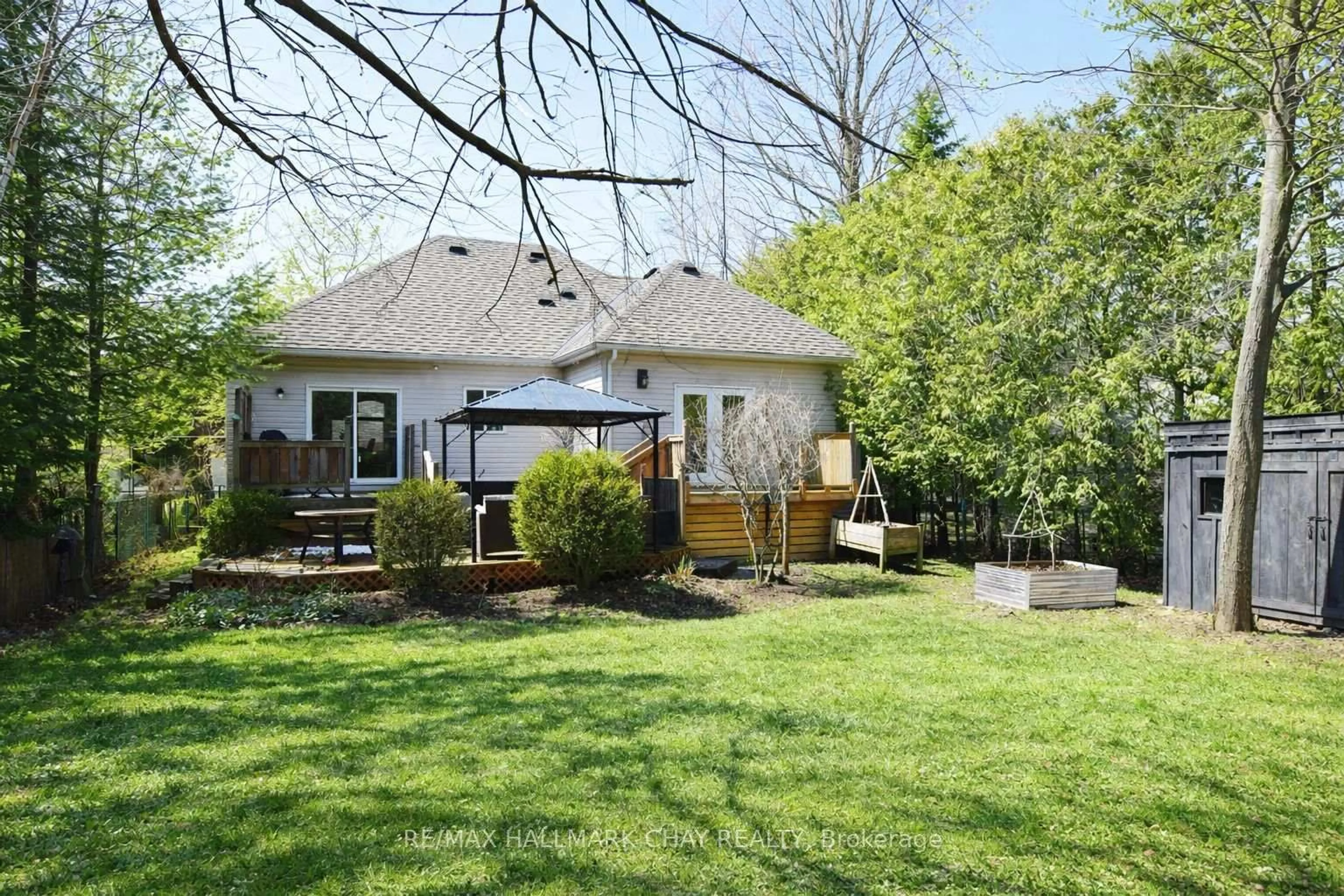 Patio, street for 75 62nd St, Wasaga Beach Ontario L9Z 1V5