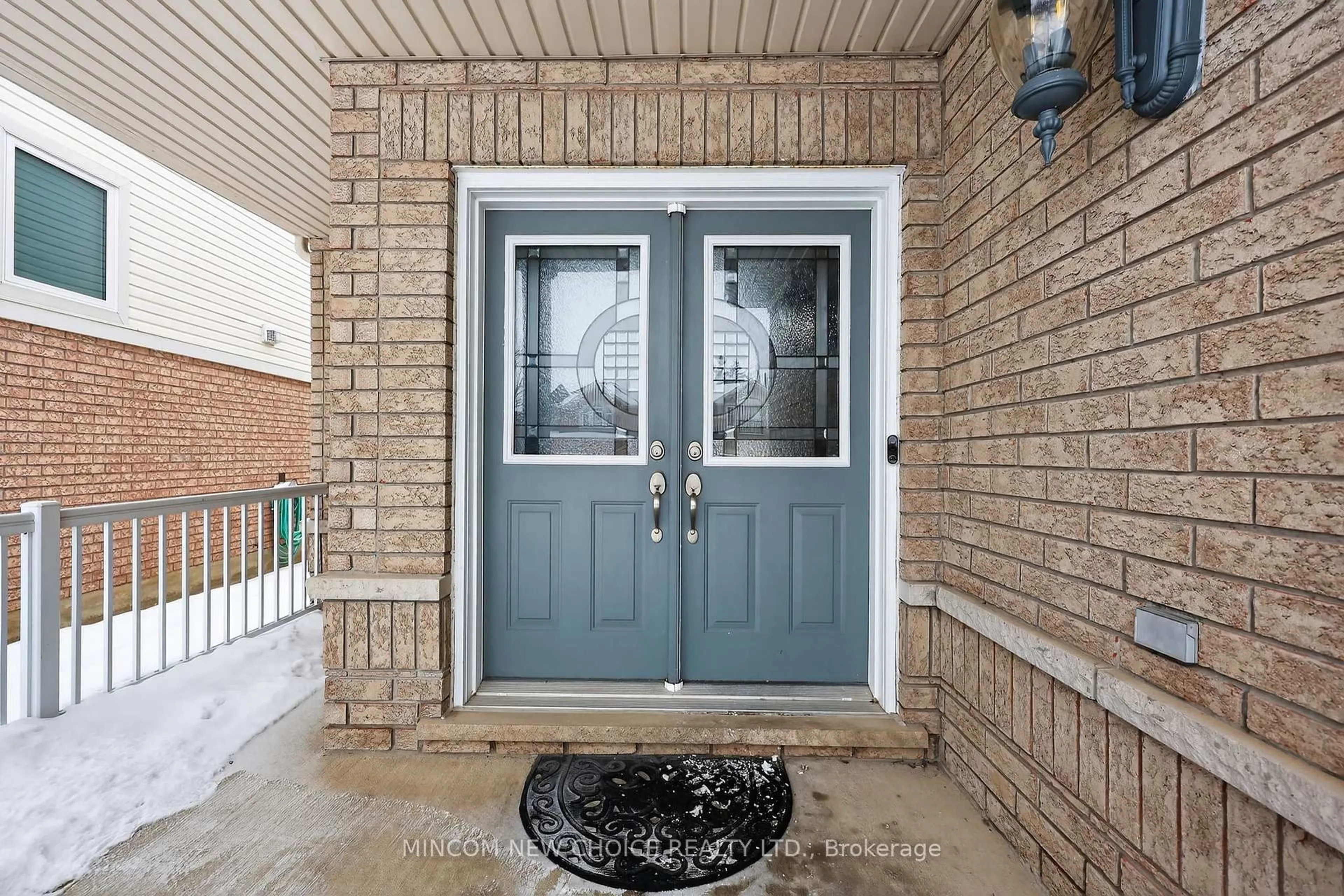 Indoor entryway for 37 Westminster Circ, Barrie Ontario L4M 0A4