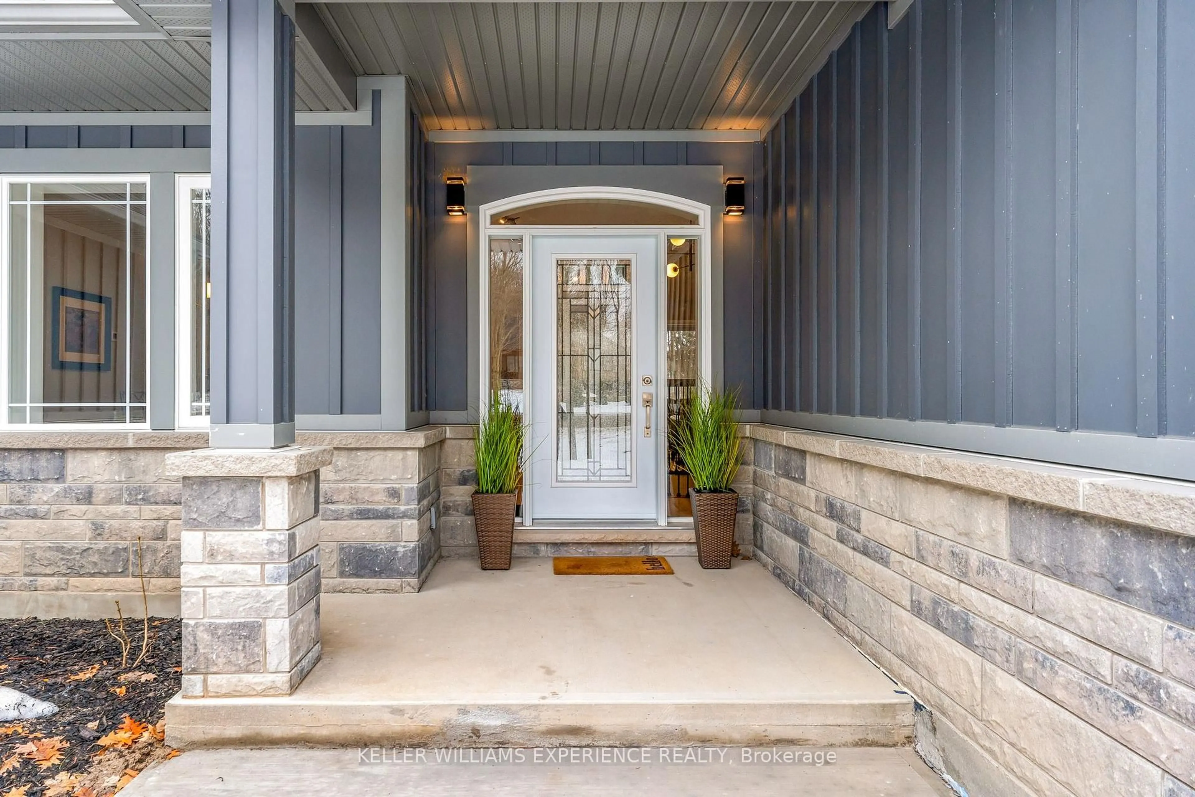 Indoor entryway for 34 Windermere Circ, Tay Ontario L4R 0C3