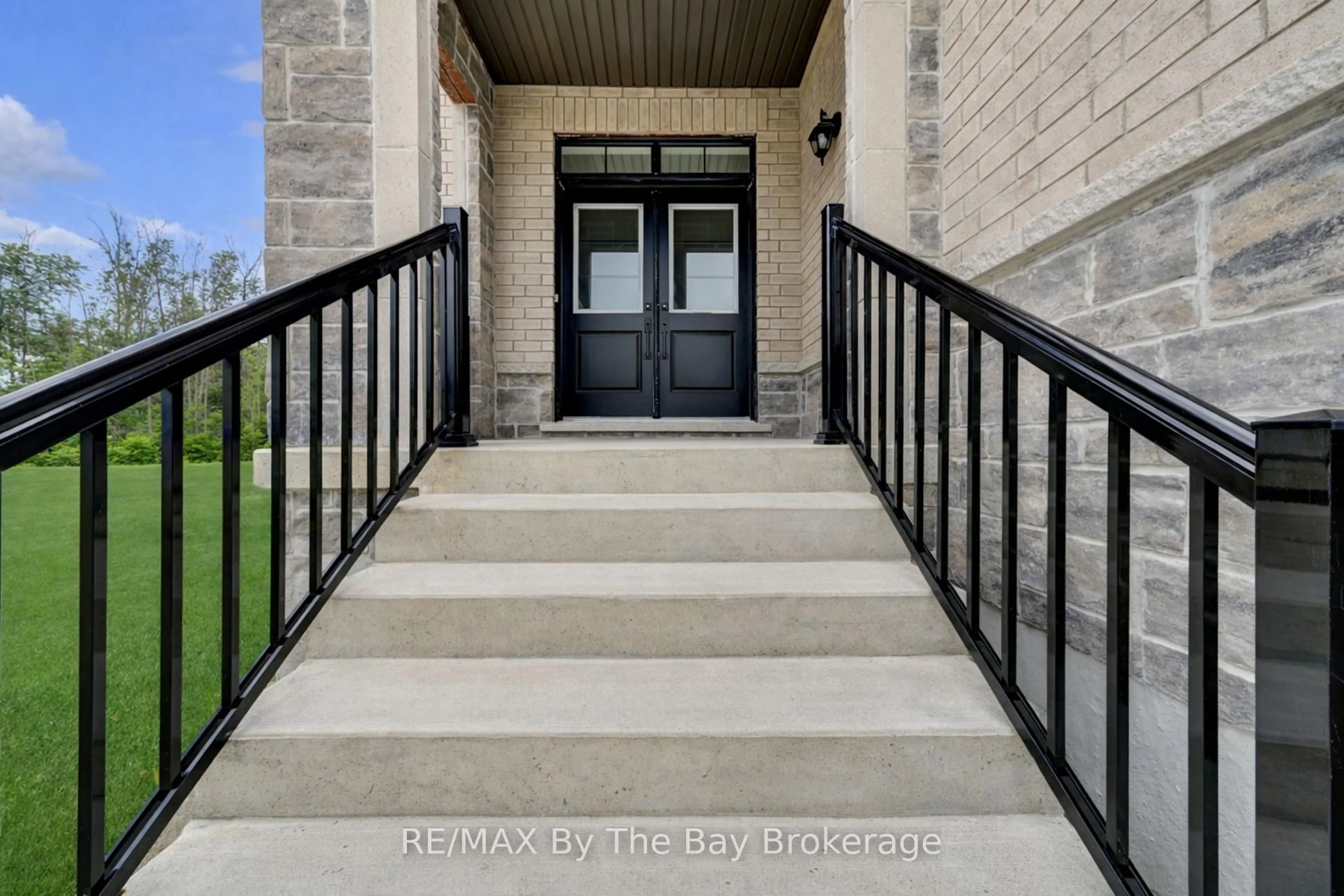Indoor entryway for 26 Amber Dr, Wasaga Beach Ontario L9Z 0R8