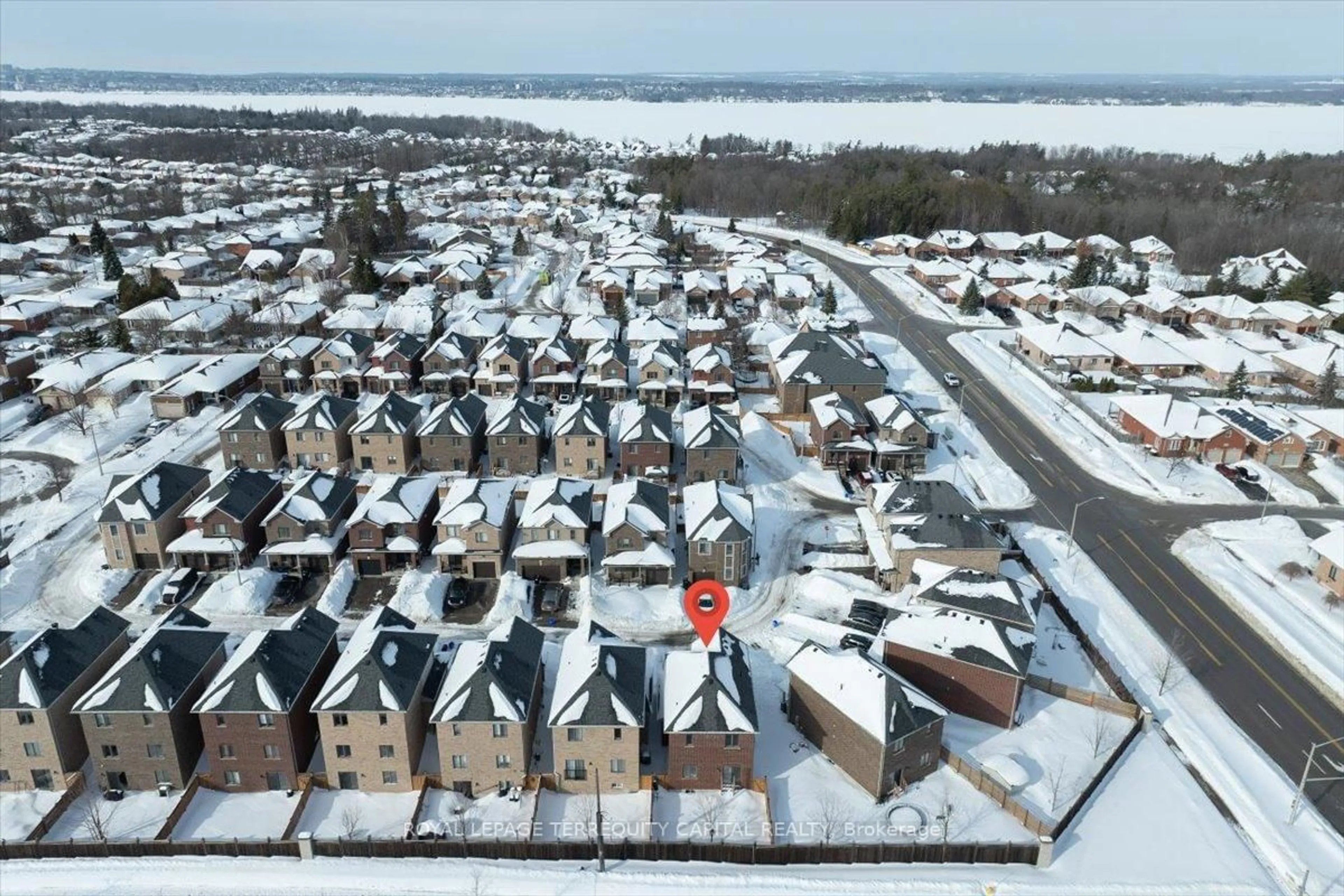 A pic from outside/outdoor area/front of a property/back of a property/a pic from drone, street for 11 Bedford Estates Cres, Barrie Ontario L4N 9K5