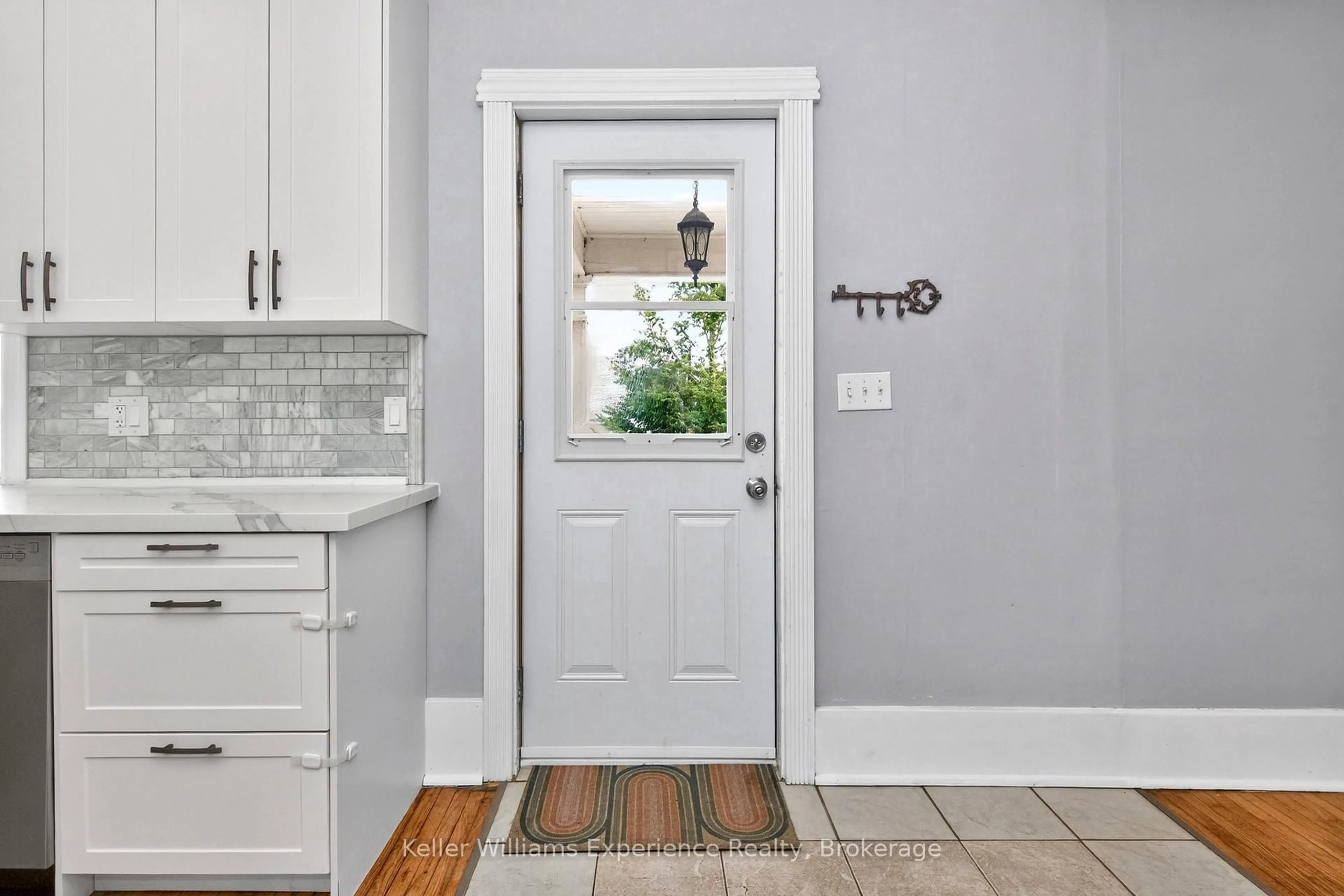 Indoor entryway for 2936 Flos 6 Rd, Springwater Ontario L0L 1P0