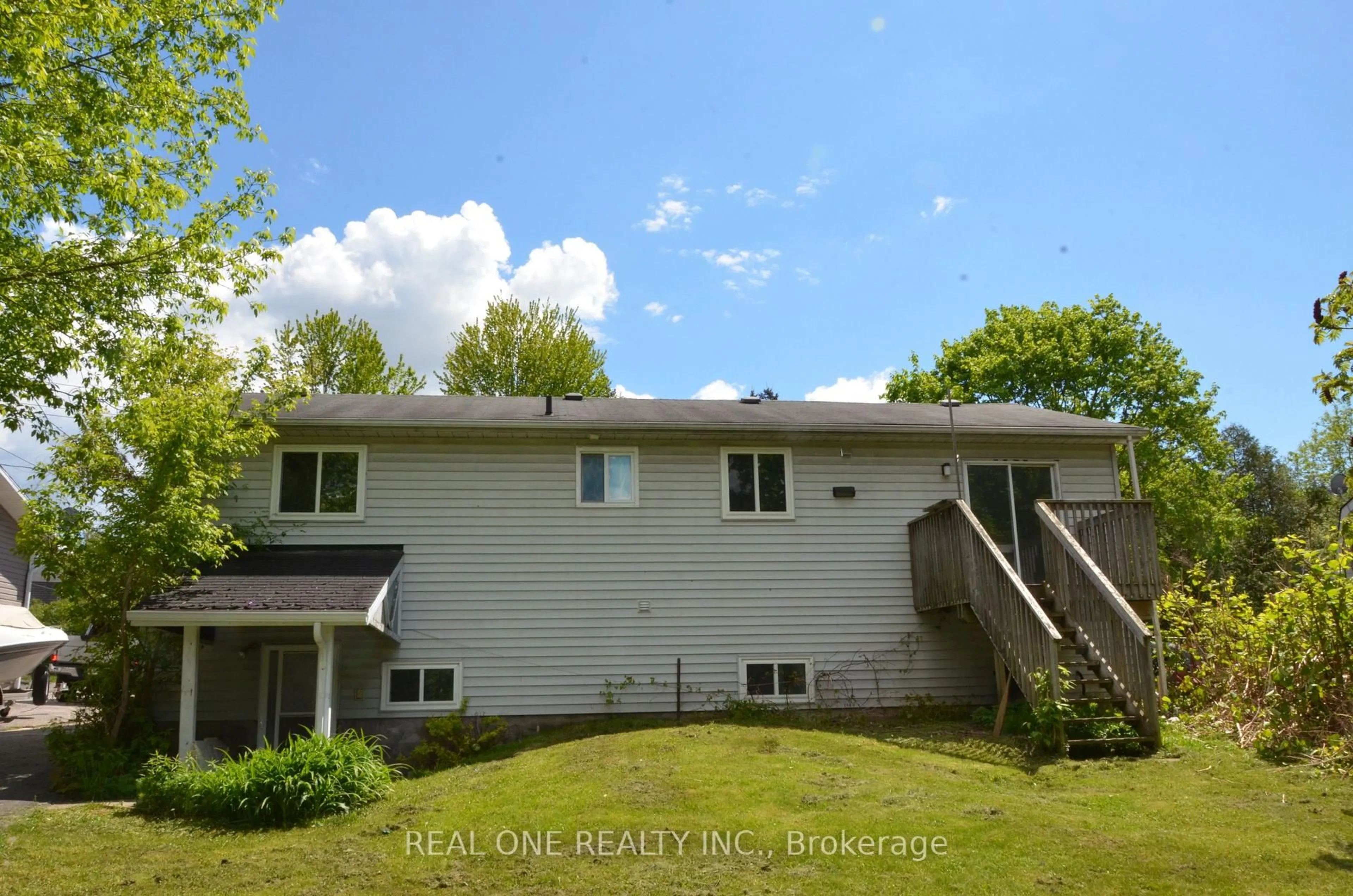 A pic from outside/outdoor area/front of a property/back of a property/a pic from drone, water/lake/river/ocean view for 216 Foster Dr, Barrie Ontario L4N 3X8