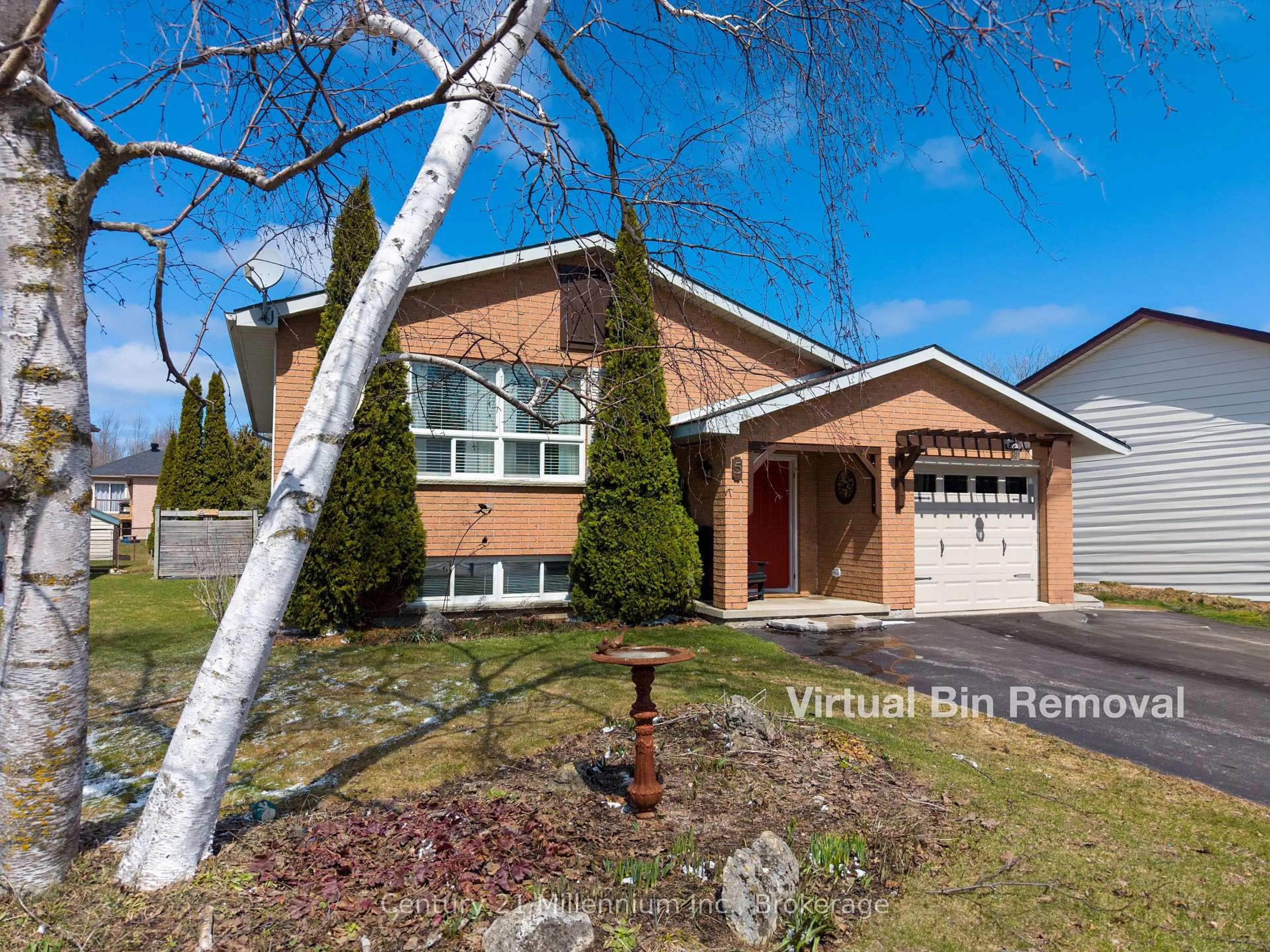 Home with vinyl exterior material, street for 5 Reid Cres, Collingwood Ontario L9Y 4T6