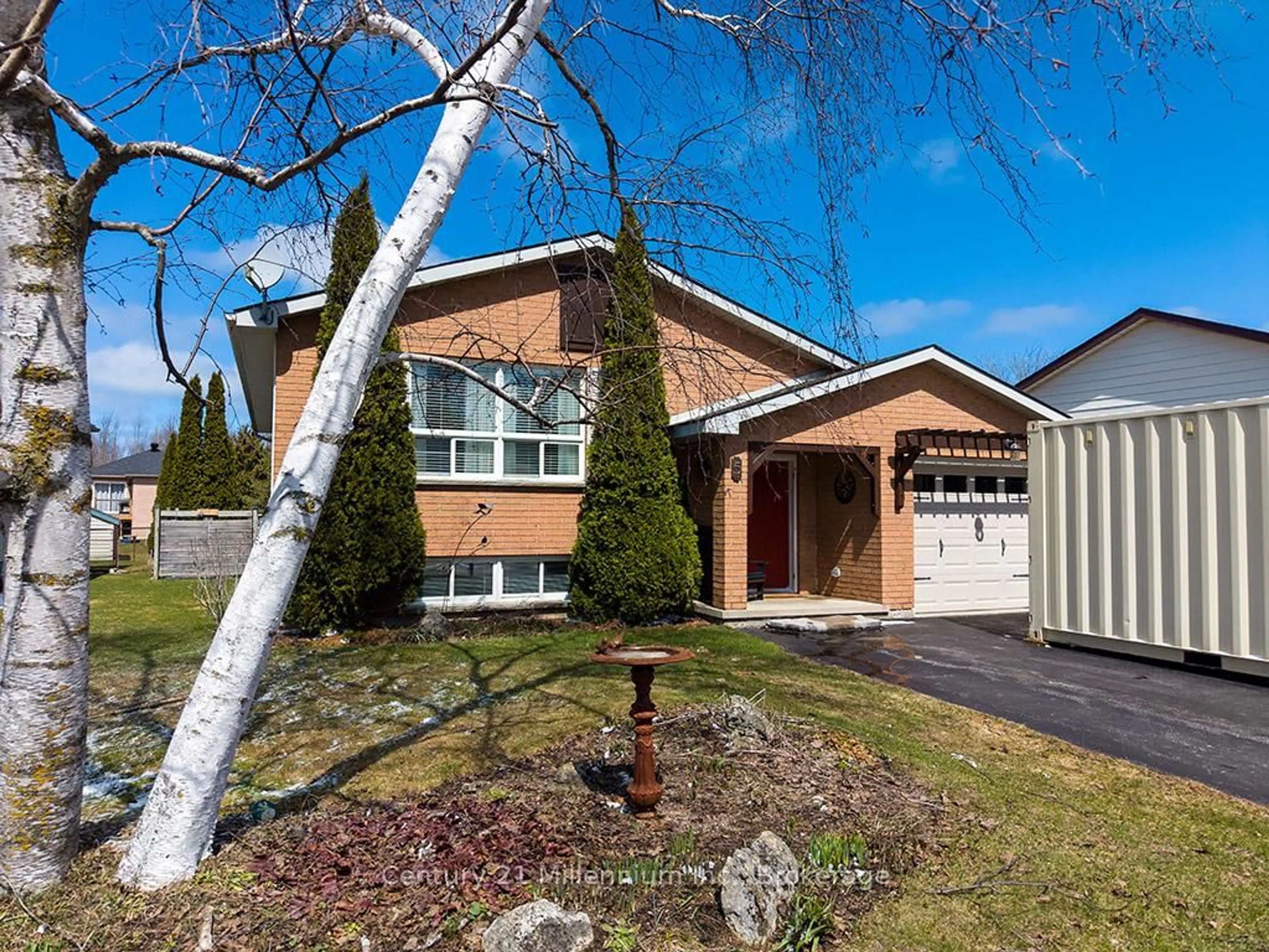 Home with brick exterior material, street for 5 Reid Cres, Collingwood Ontario L9Y 4T6