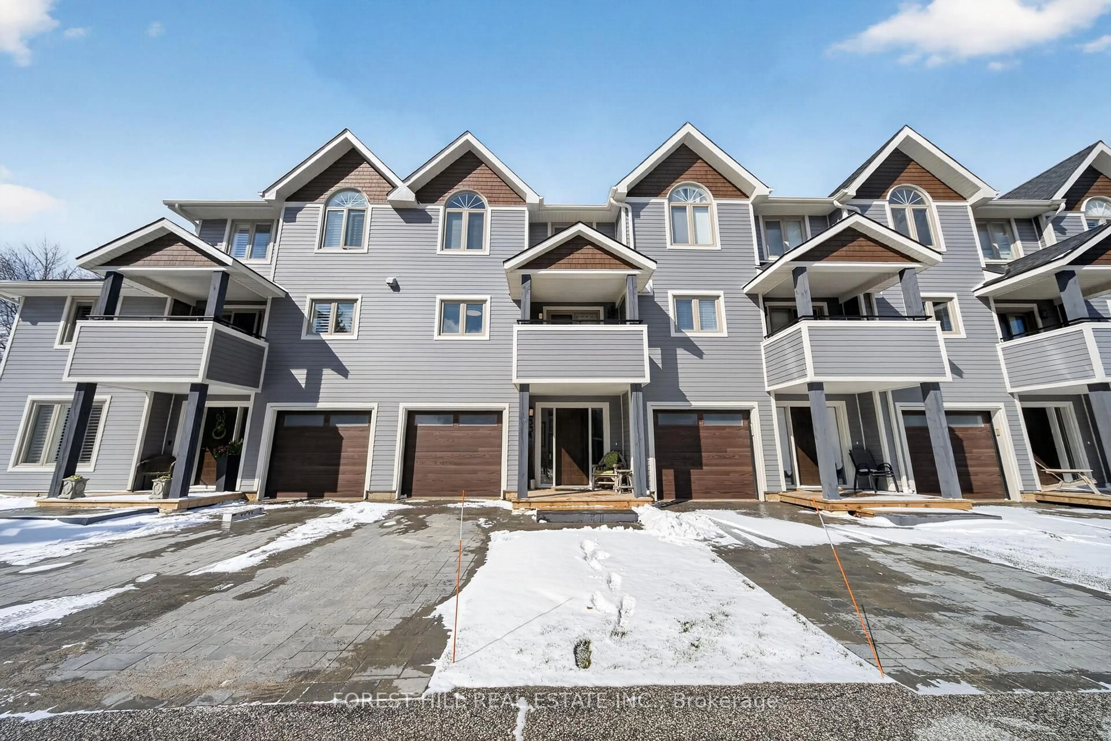 A pic from outside/outdoor area/front of a property/back of a property/a pic from drone, unknown for 53 Lighthouse Lane, Collingwood Ontario L9Y 5C8