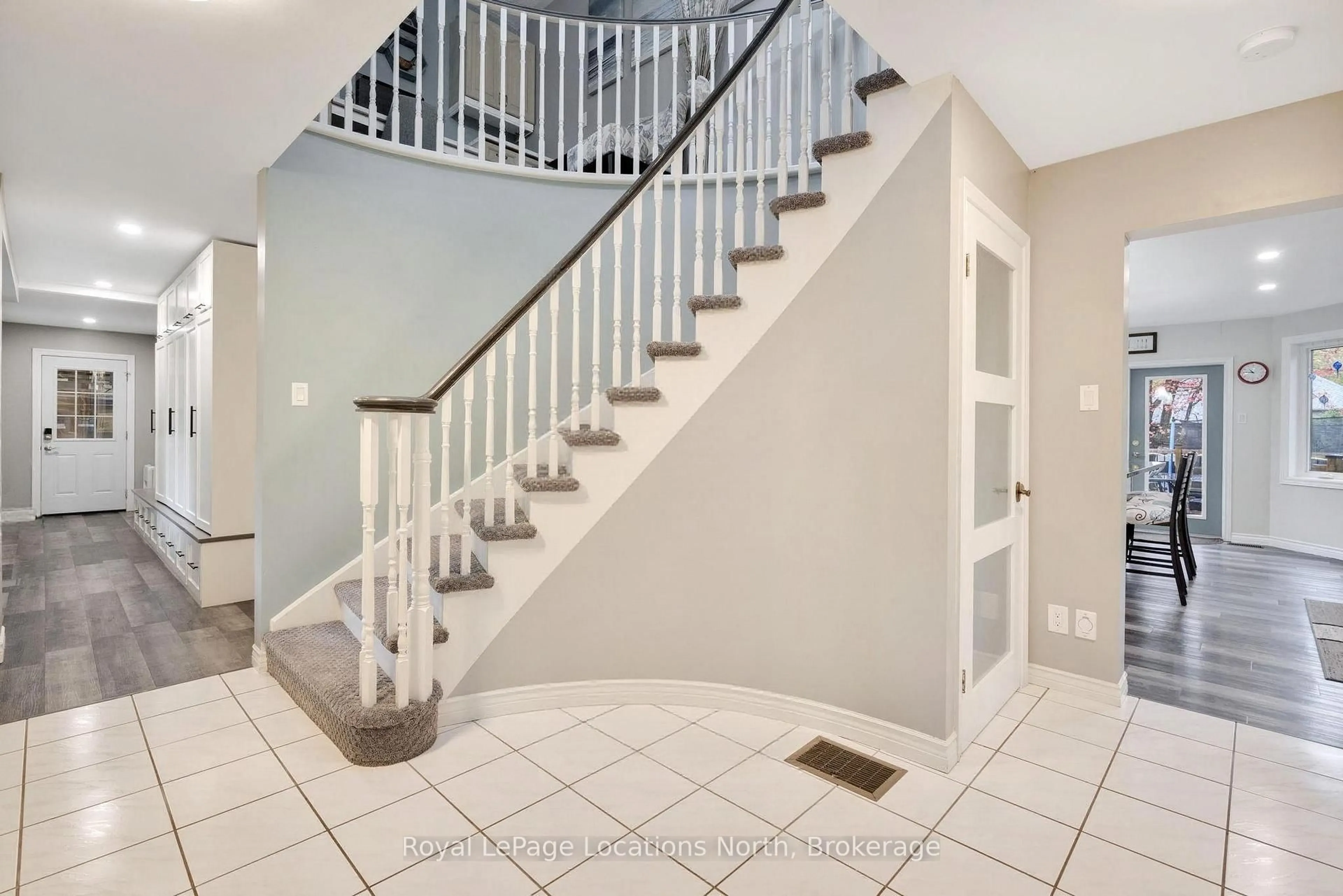 Unknown for 266 45th St, Wasaga Beach Ontario L9Z 1R3