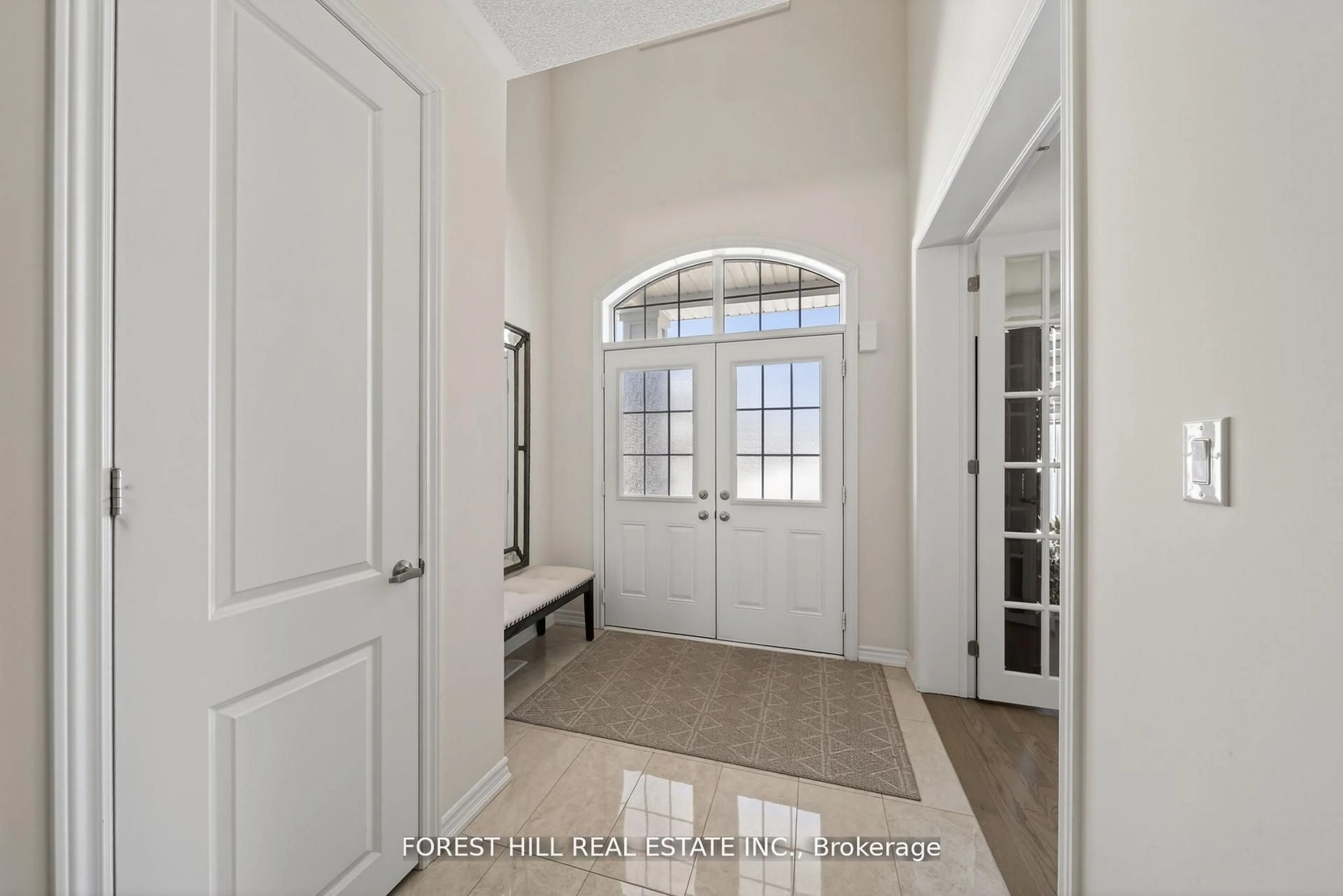 Indoor entryway for 37 Rugman Cres, Springwater Ontario L9X 2A2