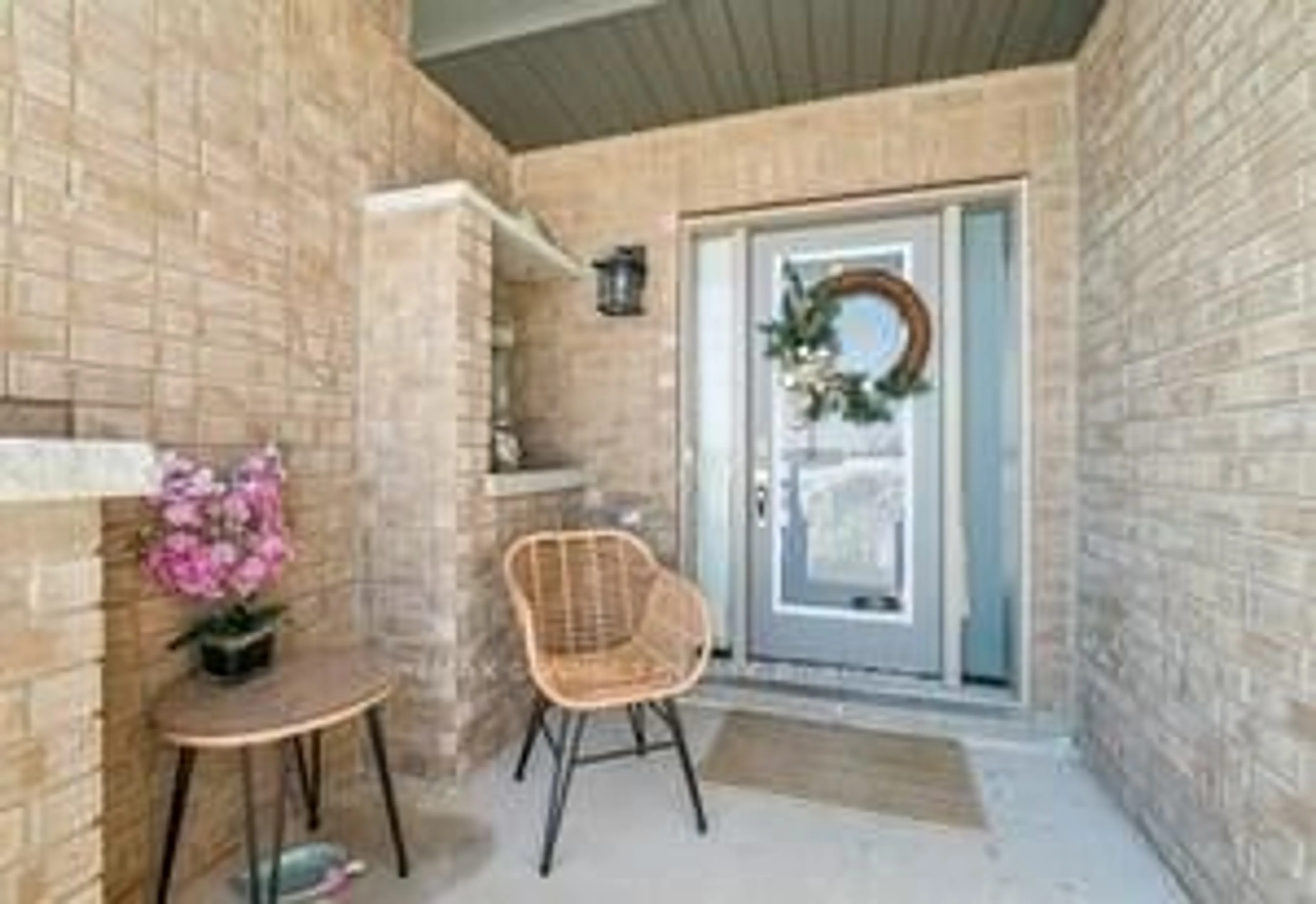 Indoor entryway for 39 Turnberry Lane, Barrie Ontario L9J 0M8