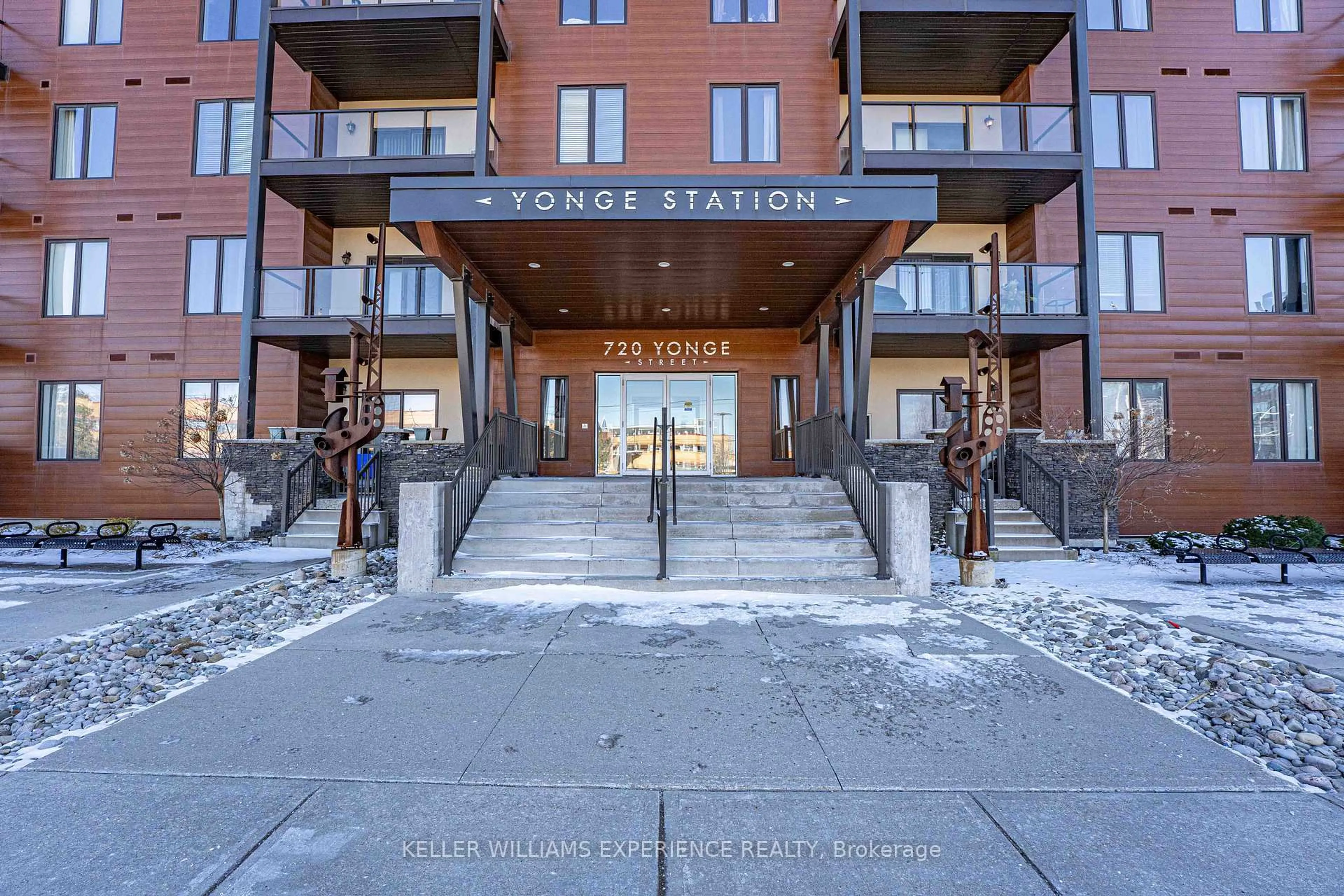 Indoor foyer for 720 Yonge St #307, Barrie Ontario L9J 0G9