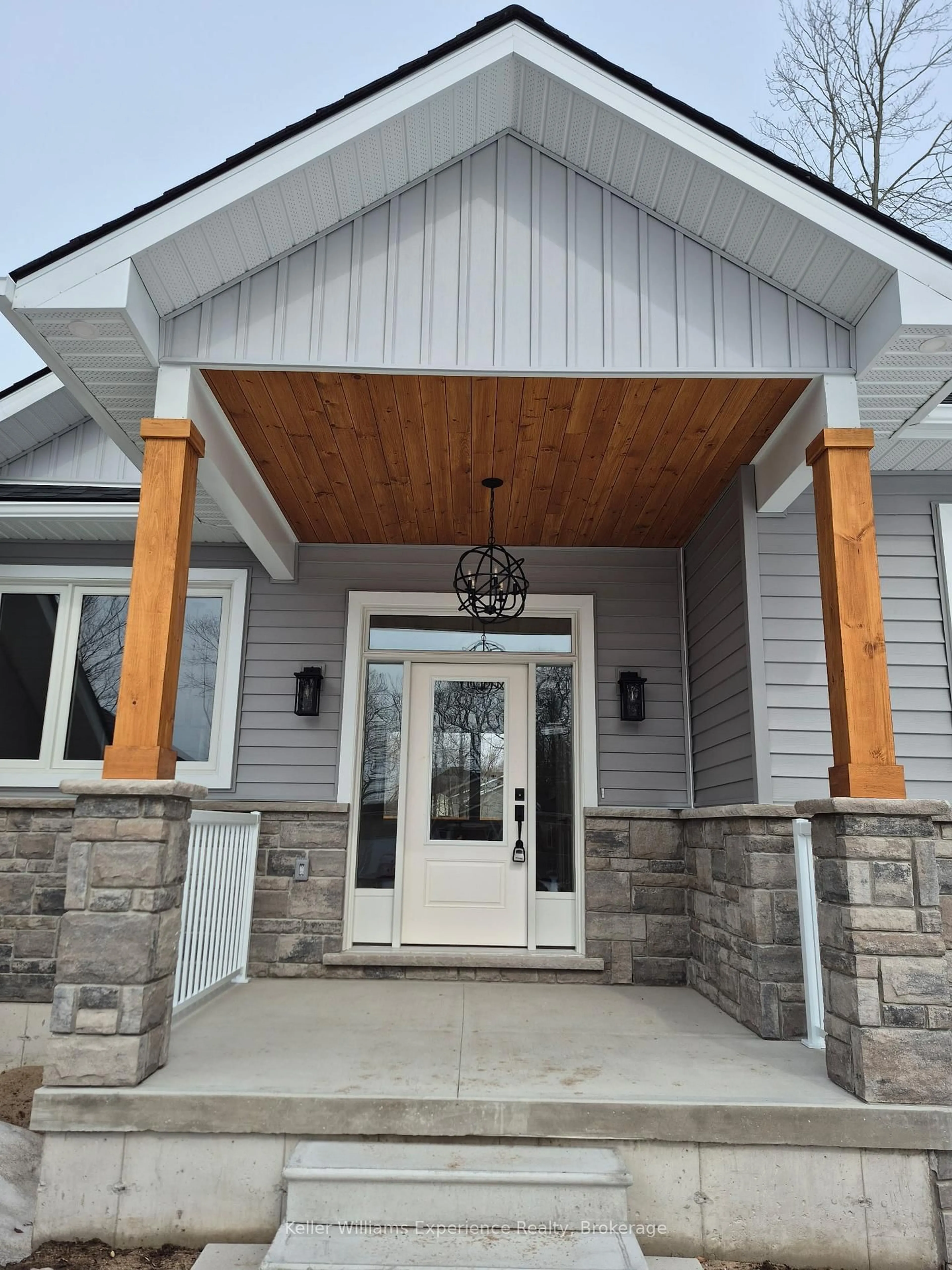 Indoor entryway for 62 Rue Vanier, Tiny Ontario L9M 0J2
