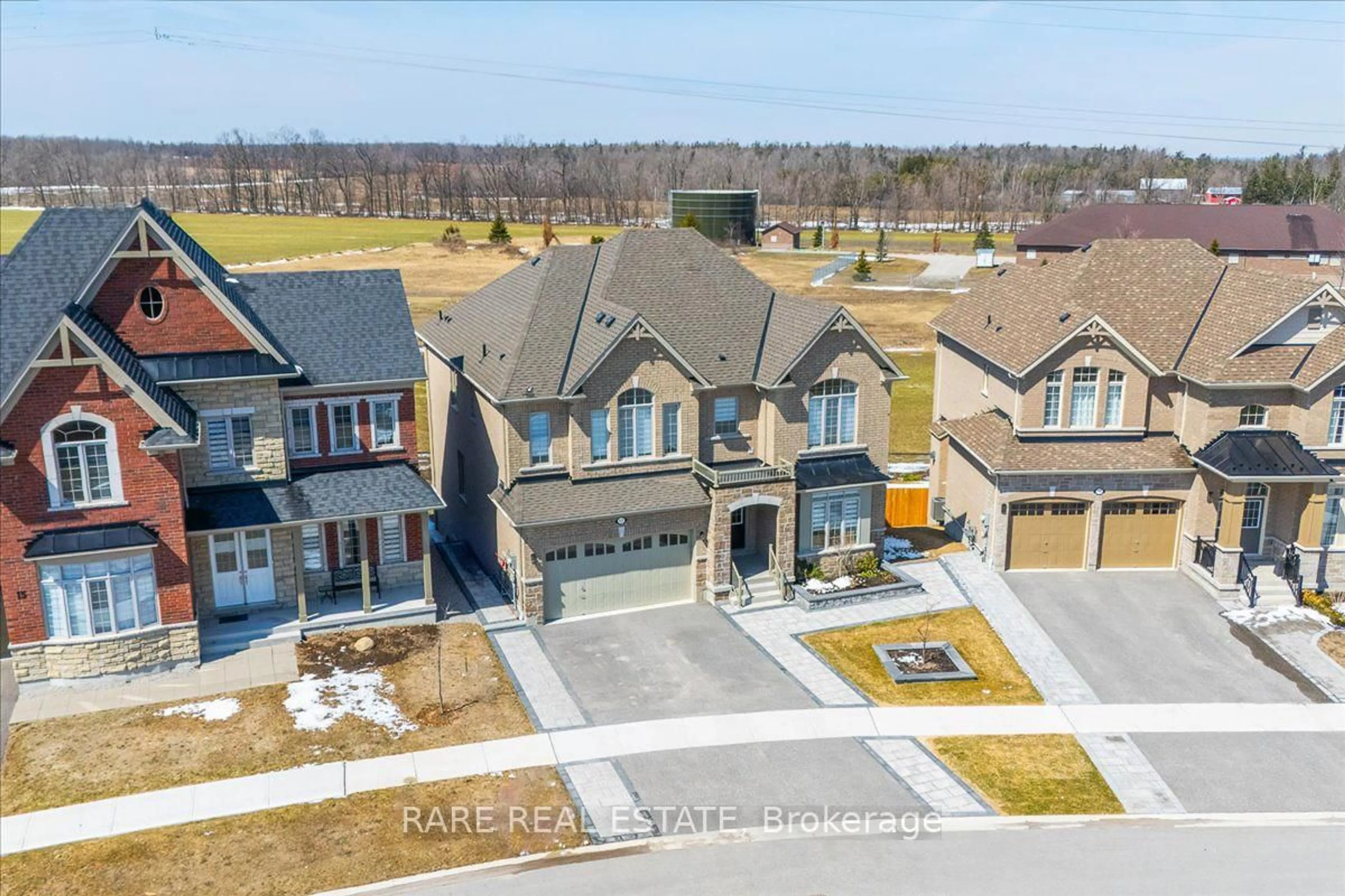 A pic from outside/outdoor area/front of a property/back of a property/a pic from drone, street for 17 Sanford Circ, Springwater Ontario L9X 2A8