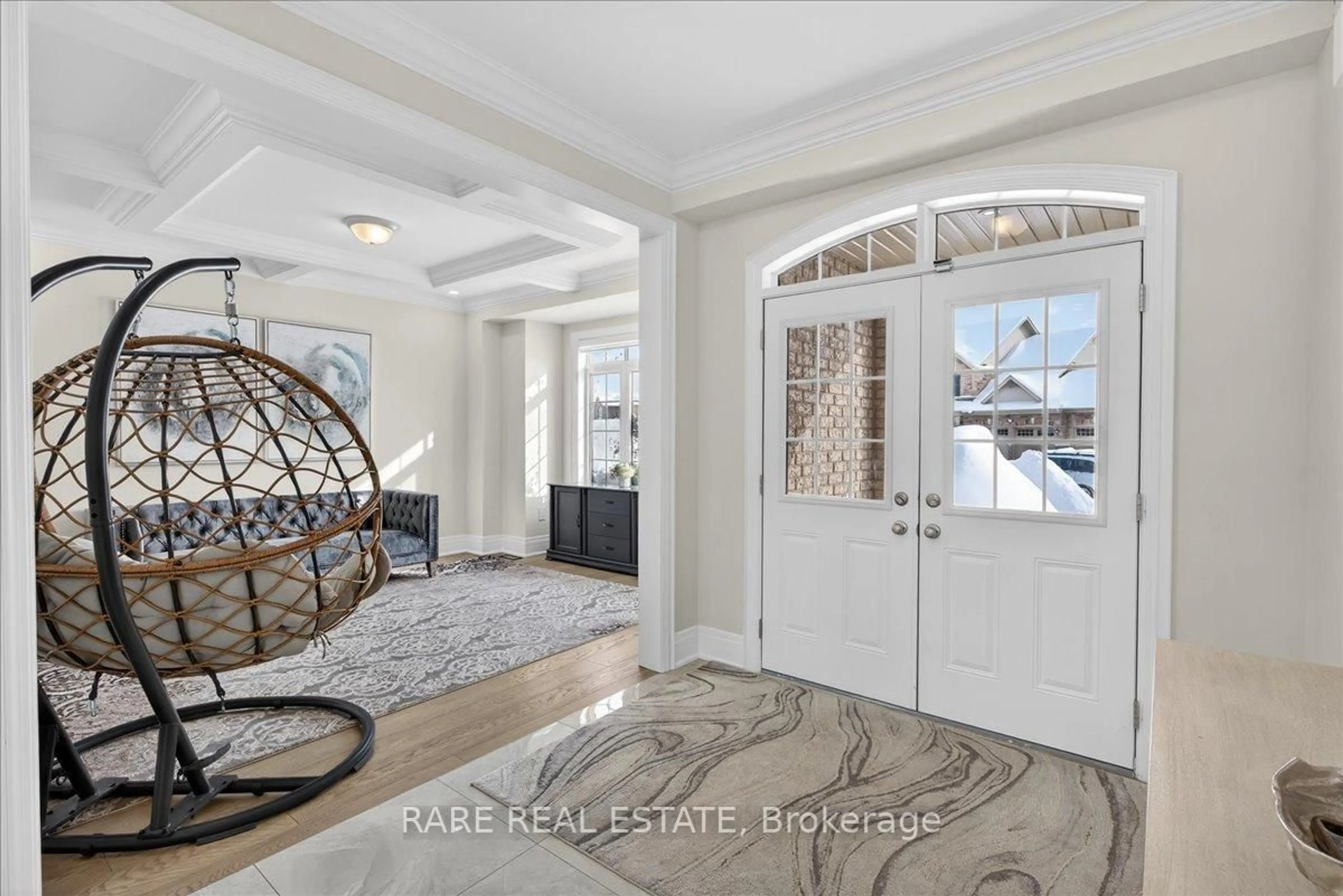 Indoor entryway for 17 Sanford Circ, Springwater Ontario L9X 2A8