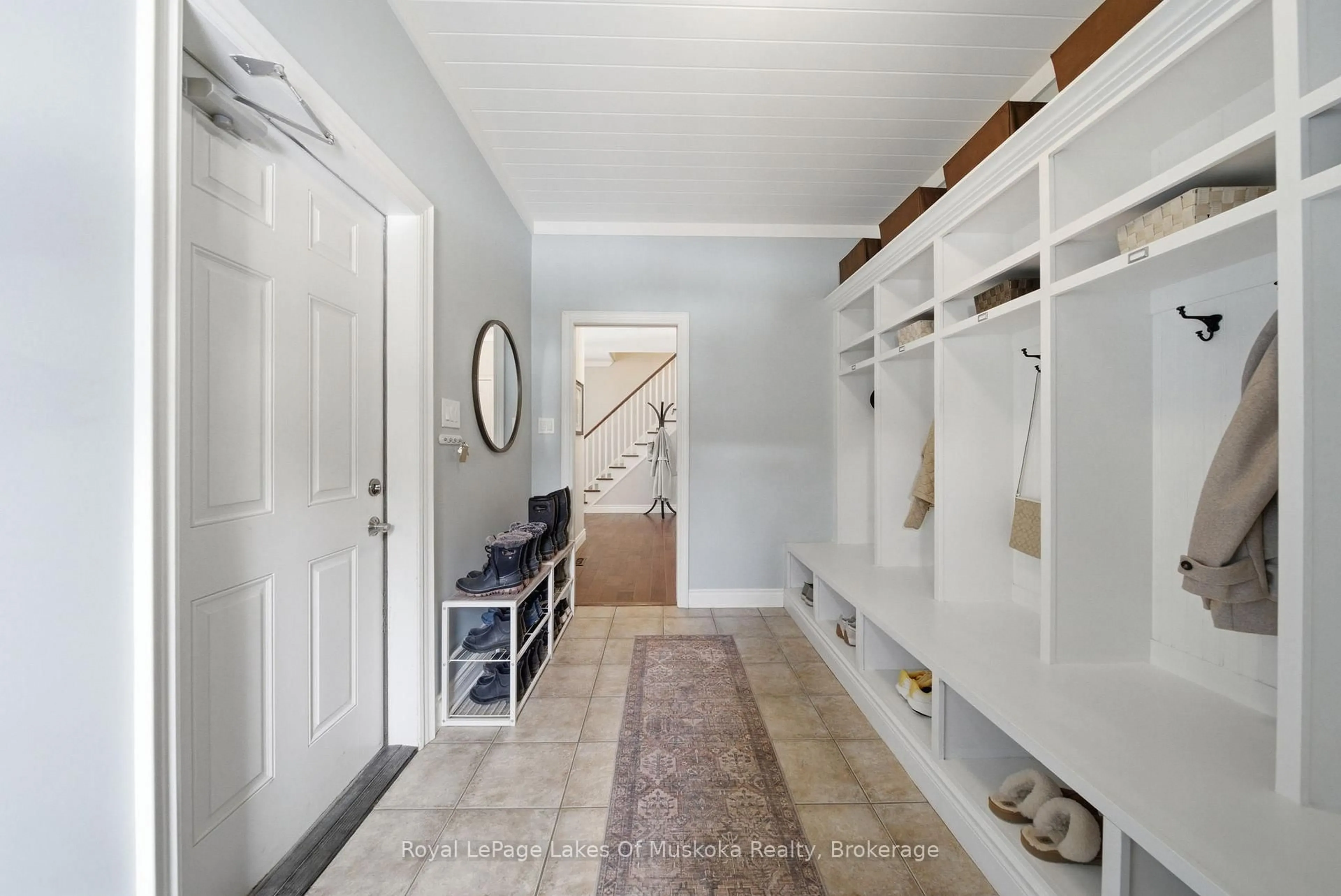 Indoor entryway for 2029 Elana Dr, Severn Ontario L3V 0C1