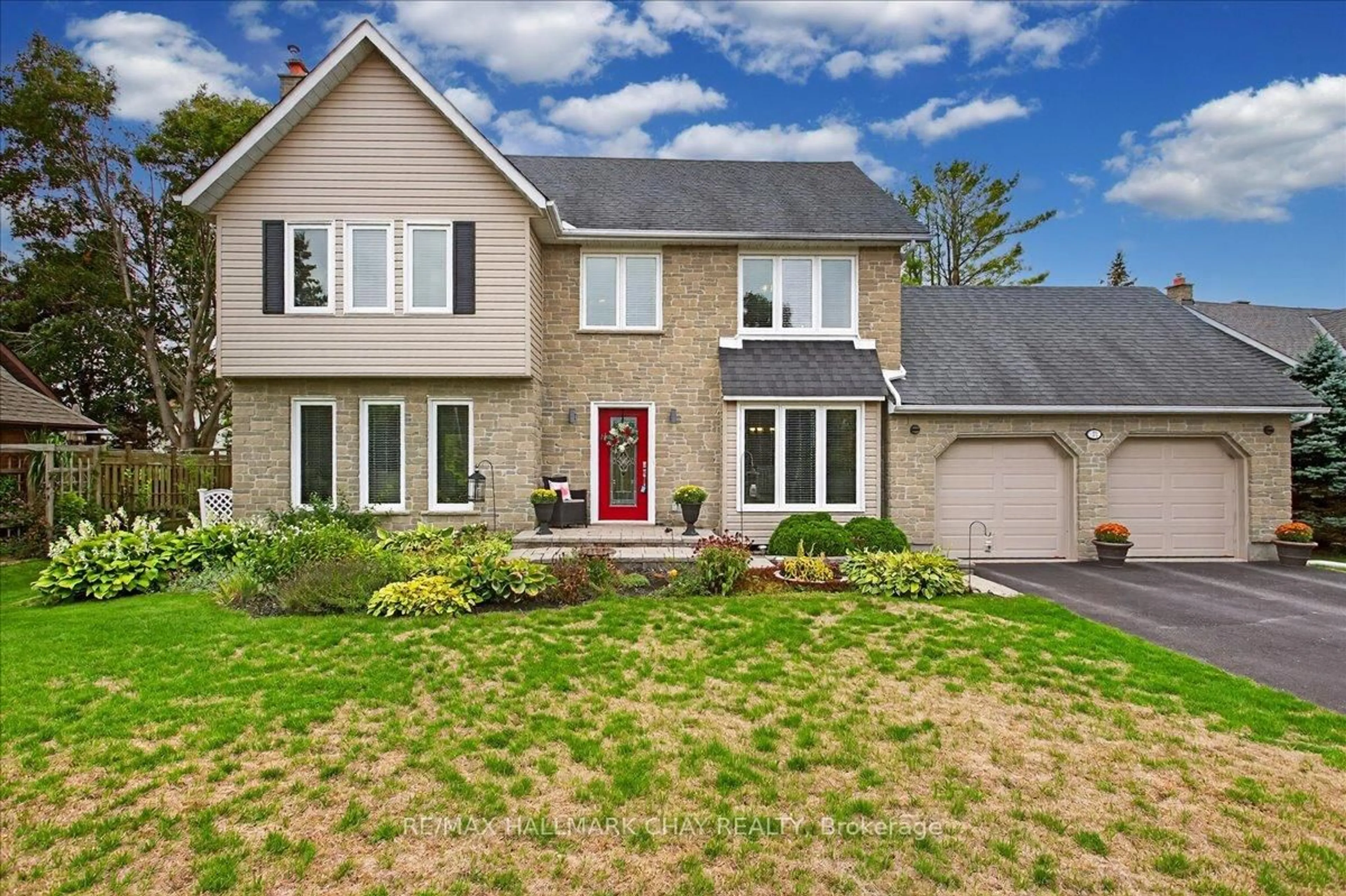 Home with brick exterior material, street for 35 Howard Dr, Oro-Medonte Ontario L0L 2E0