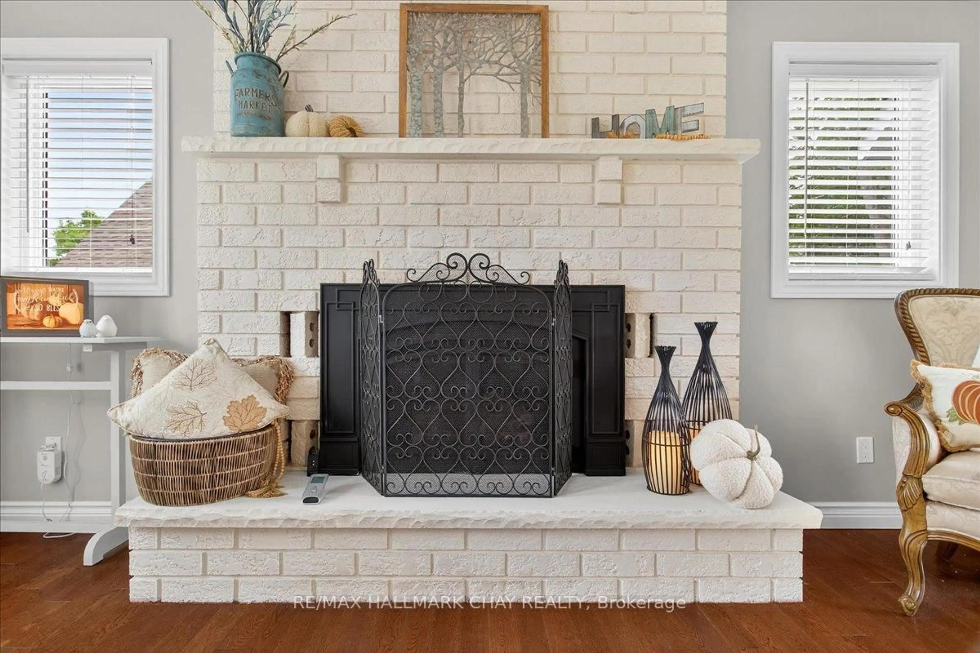 Living room with furniture, ceramic/tile floor for 35 Howard Dr, Oro-Medonte Ontario L0L 2E0