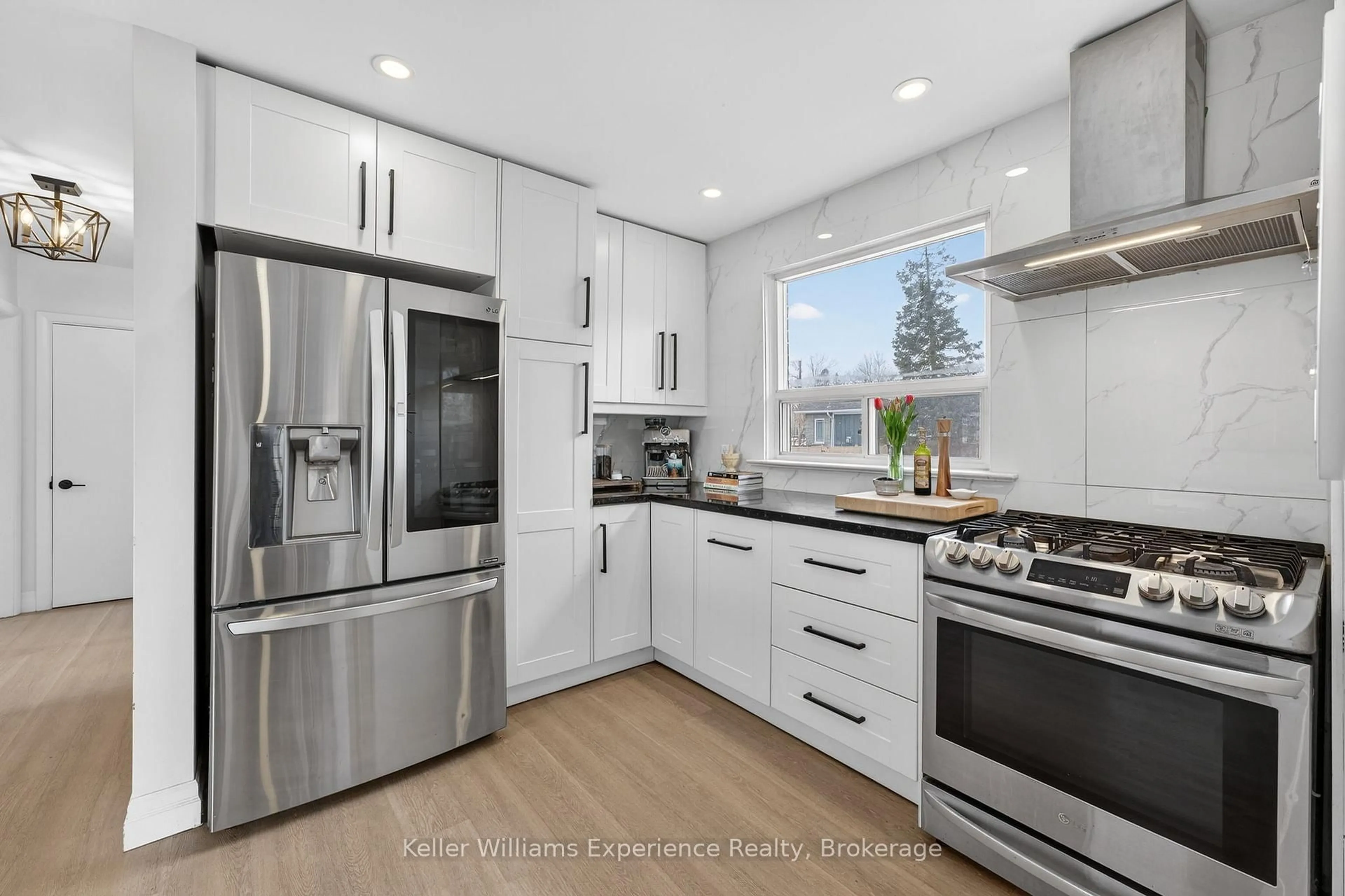 Contemporary kitchen, unknown for 106 Nelson St, Barrie Ontario L4M 4K7