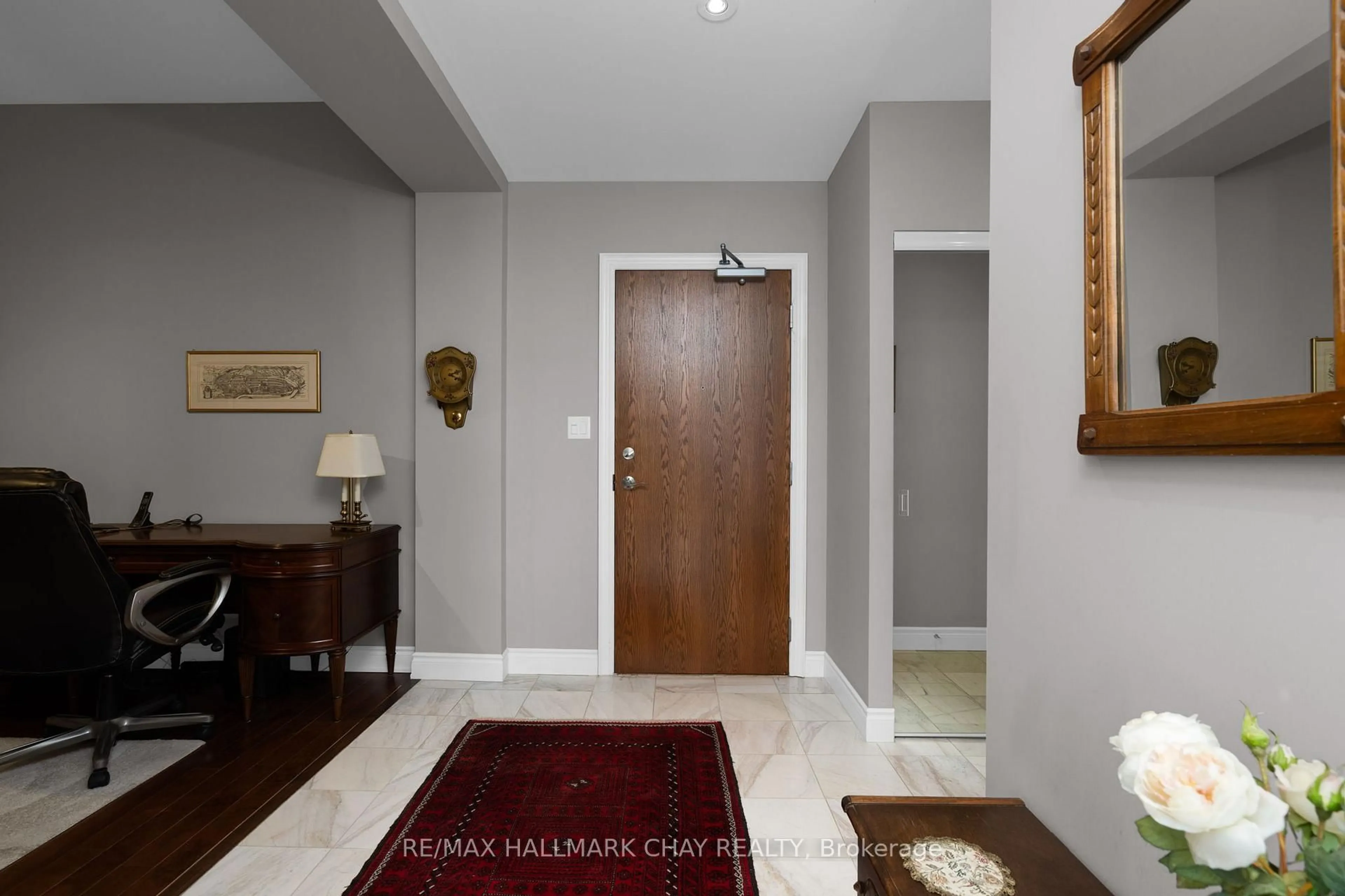 Indoor foyer for 33 Ellen St #PH08, Barrie Ontario L4N 6E9