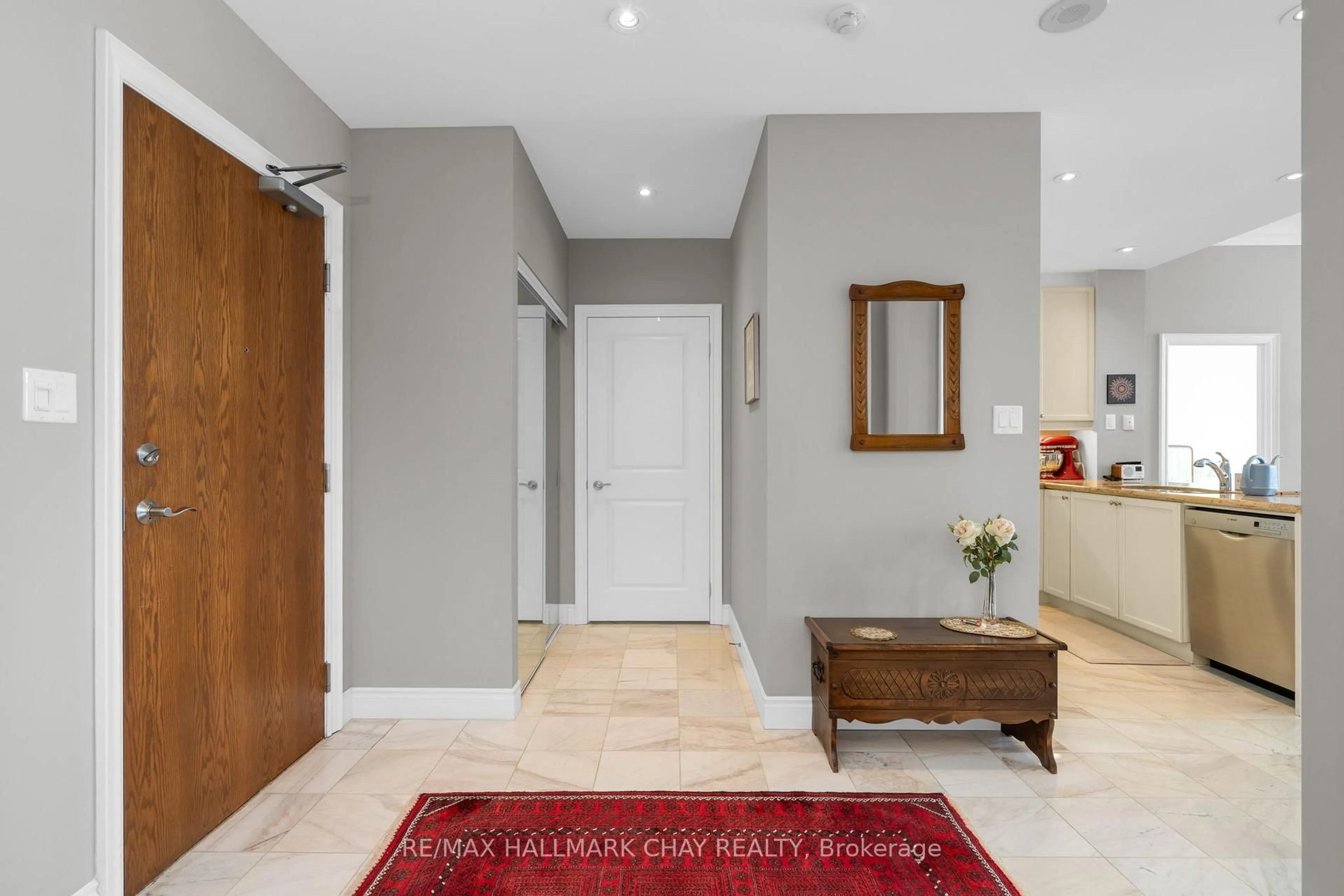 Indoor entryway for 33 Ellen St #PH08, Barrie Ontario L4N 6E9