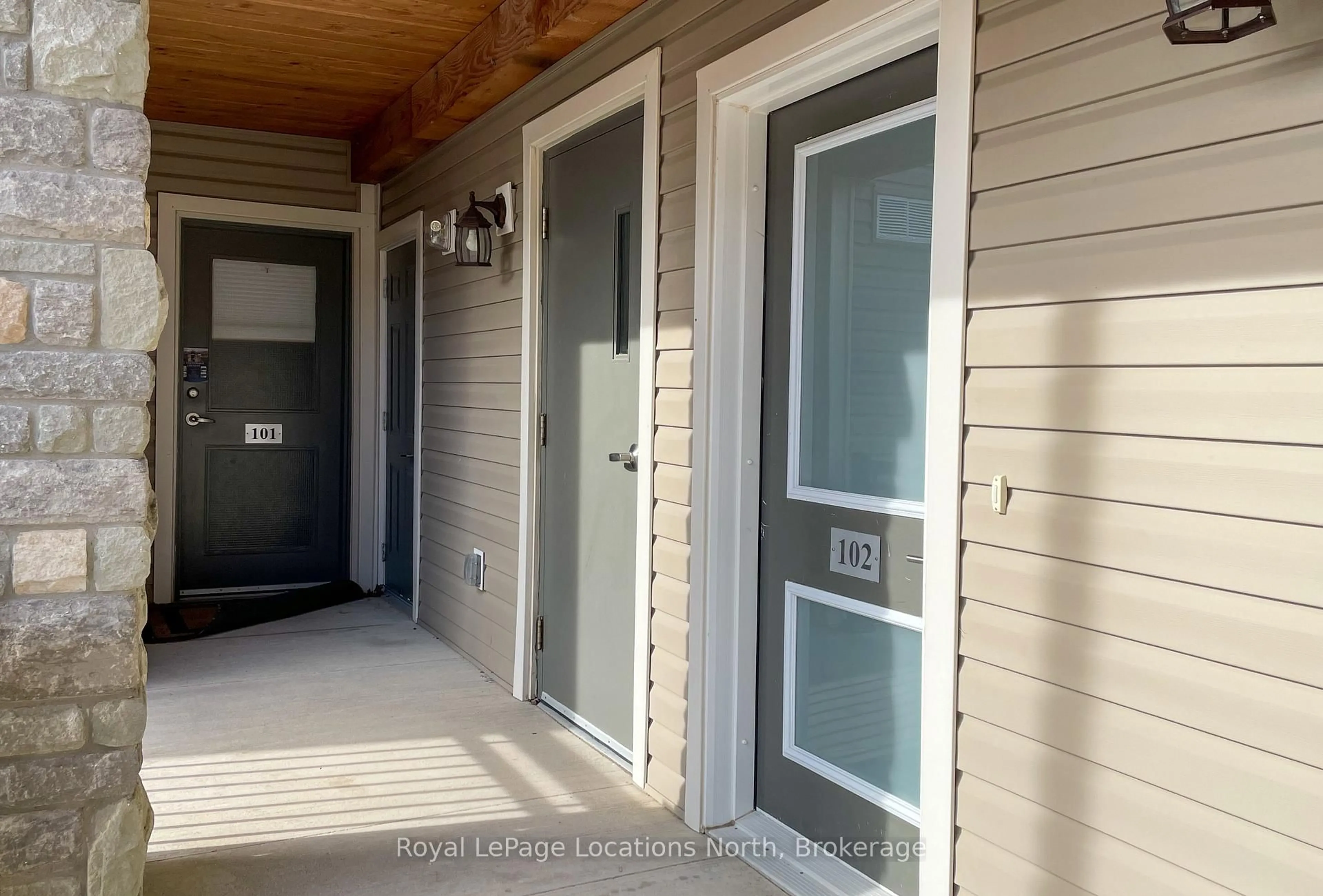 Indoor entryway for 5 Anchorage Cres #102, Collingwood Ontario L9Y 0Y6