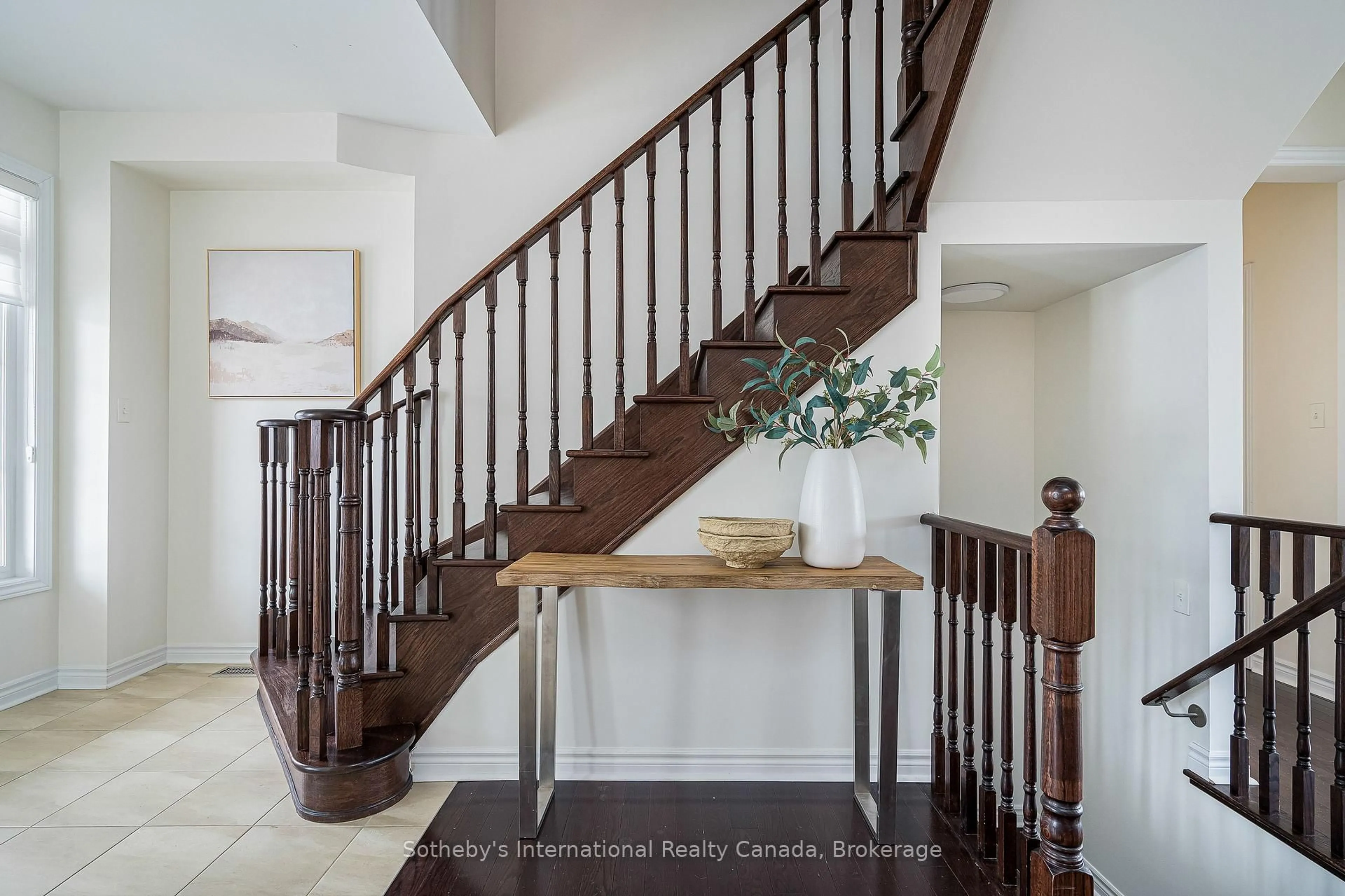 Indoor entryway for 45 Mclean Ave, Collingwood Ontario L4Y 3Z6