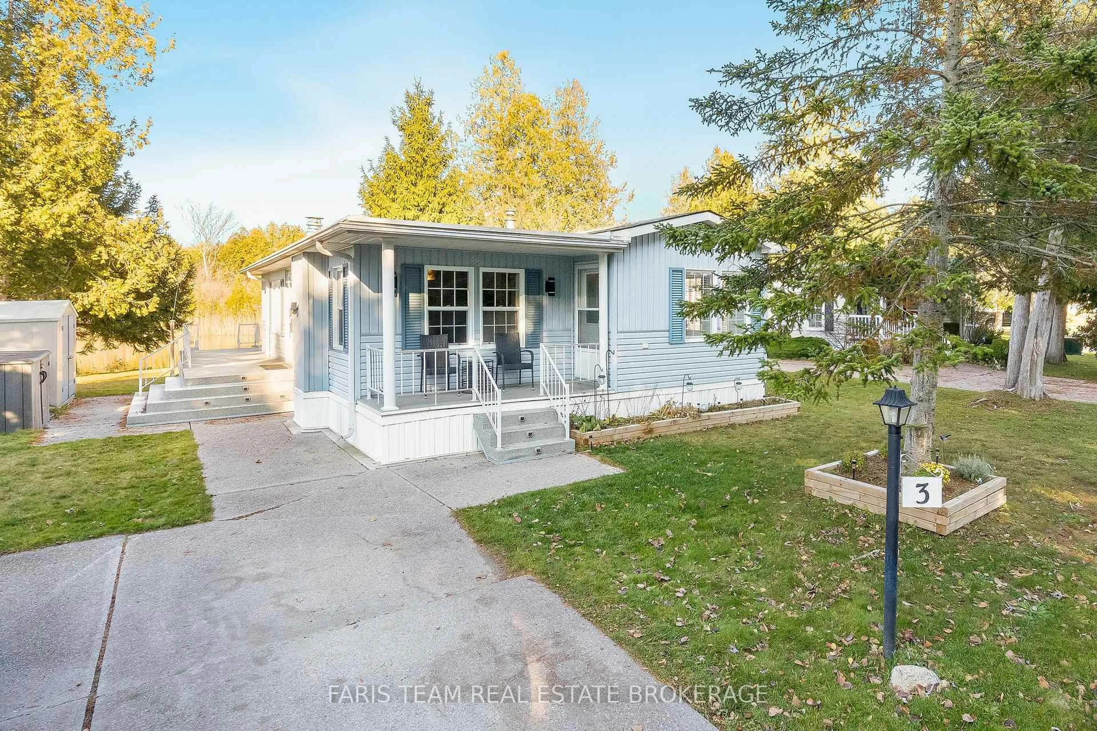 Patio, street for 3 St James Pl, Wasaga Beach Ontario L9Z 3A8