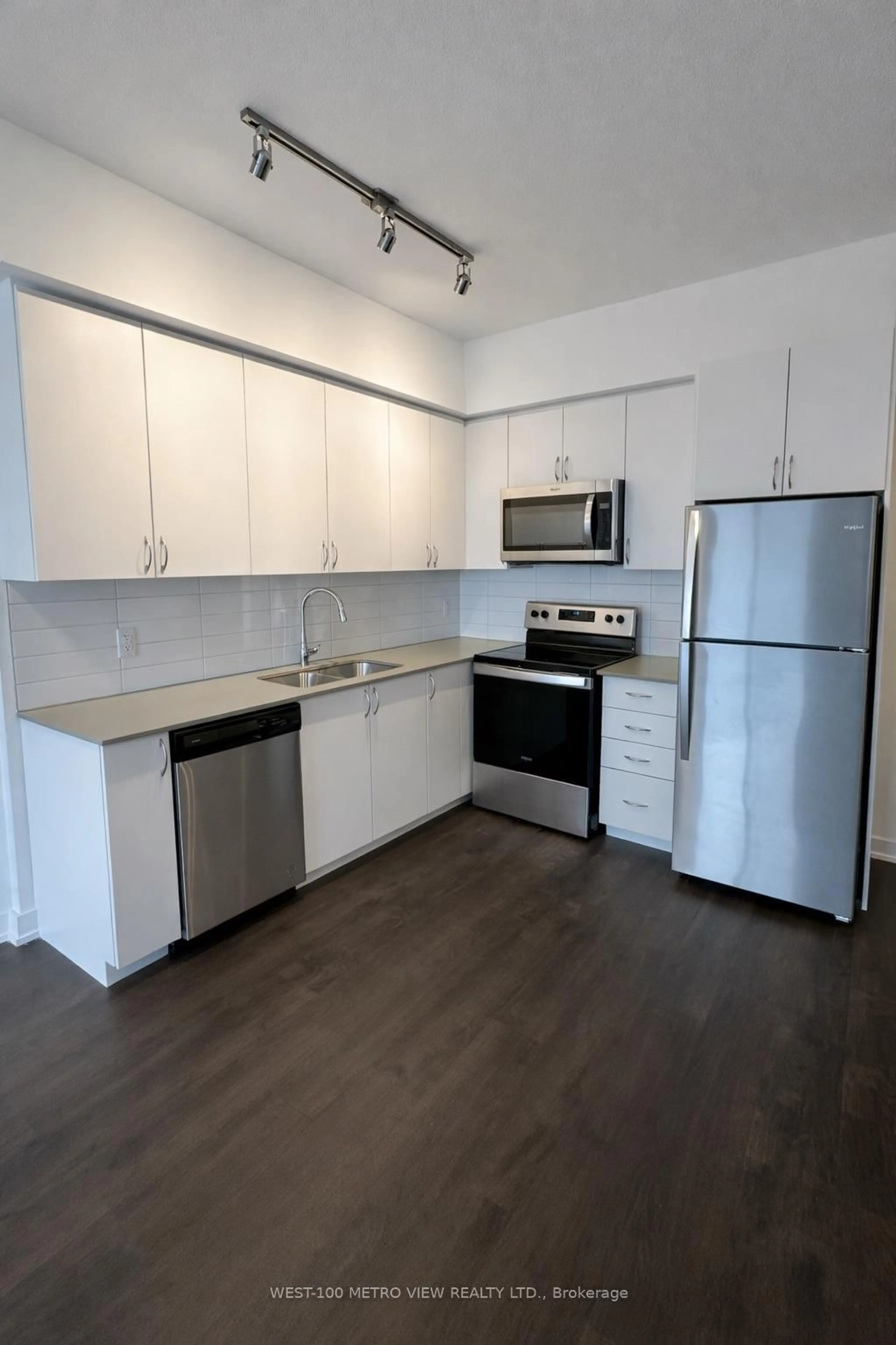 Standard kitchen, unknown for 56 Lakeside Terr #704, Barrie Ontario L4M 7B9