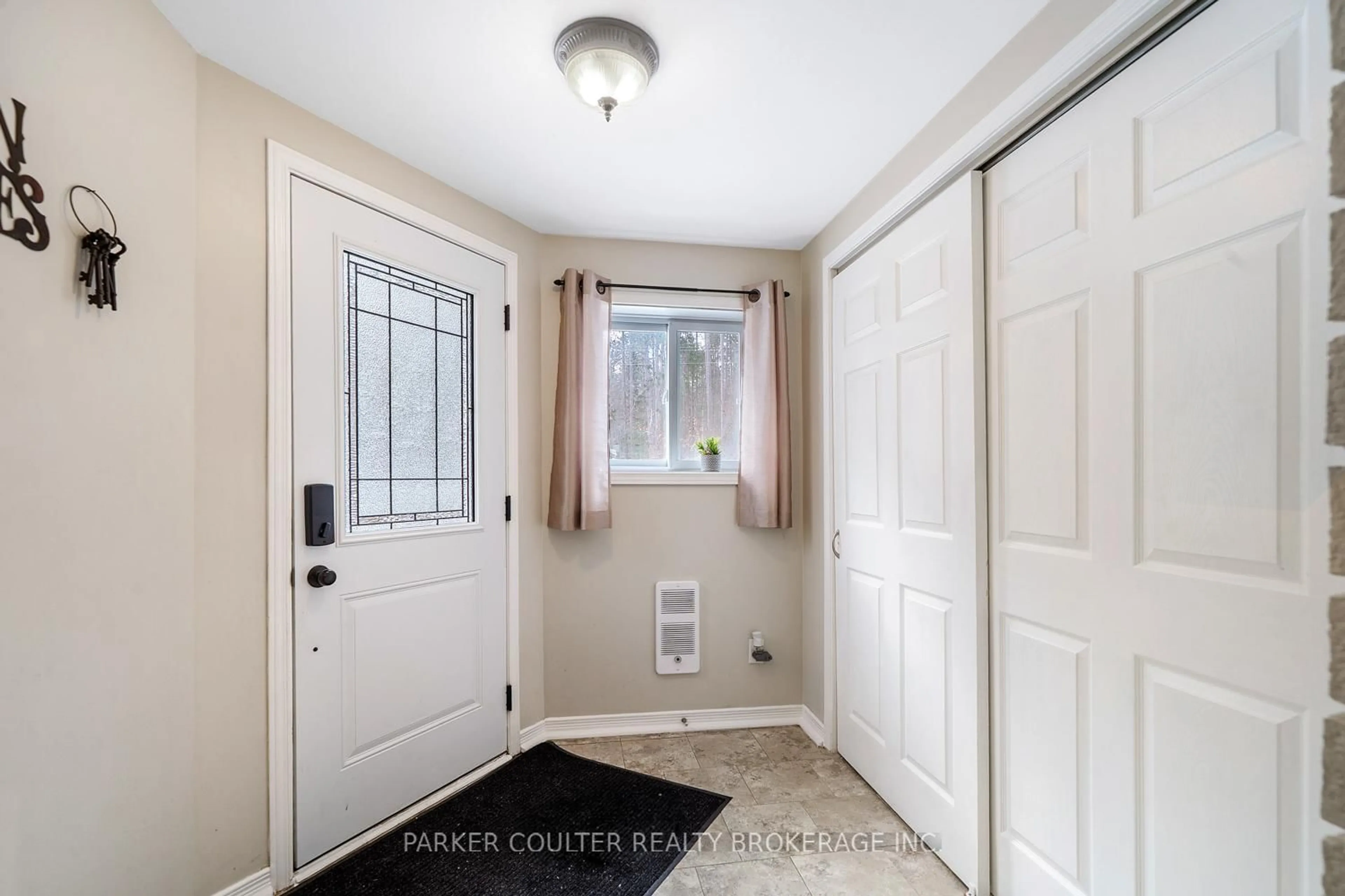 Indoor entryway for 2486 South Orr Lake Rd, Springwater Ontario L0L 1P0
