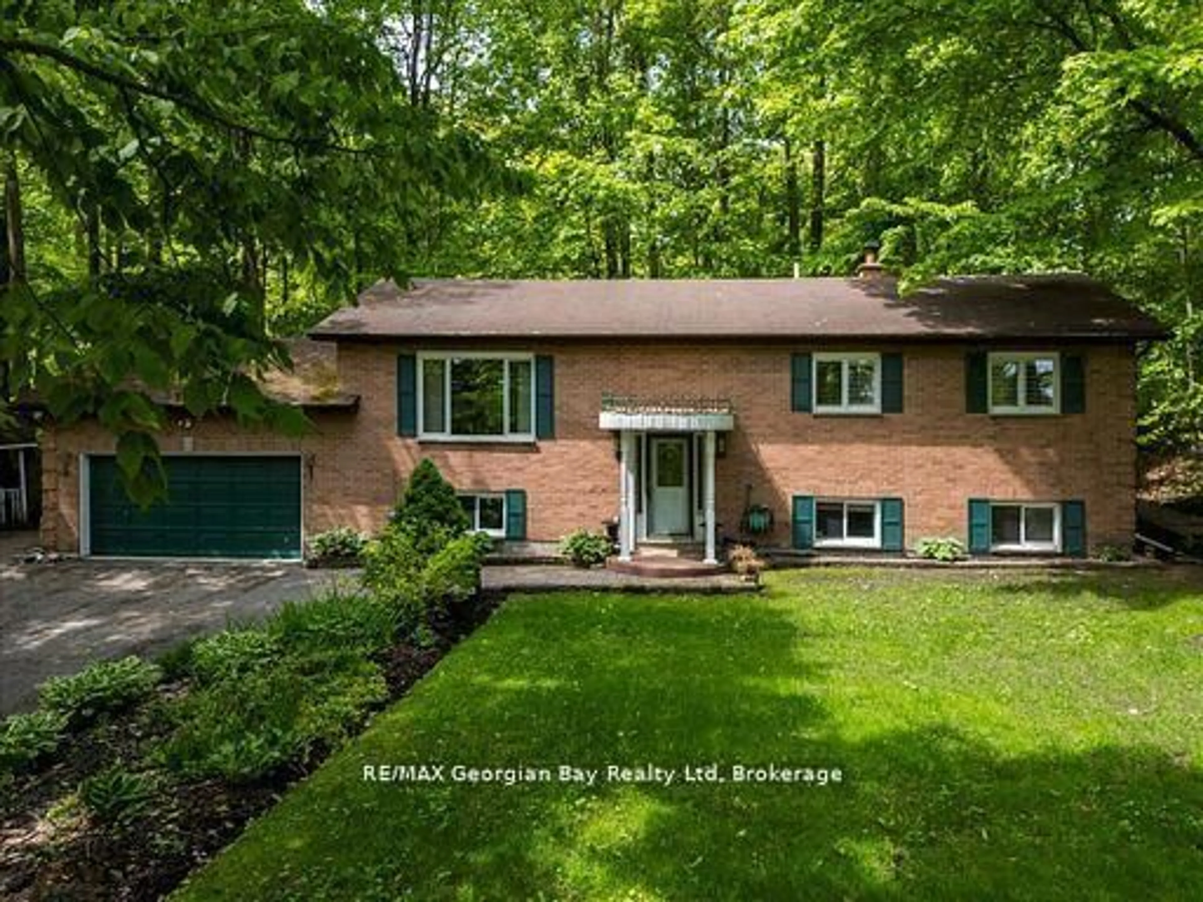Home with brick exterior material, unknown for 31 Lakeview Cres, Tiny Ontario L9M 0B9