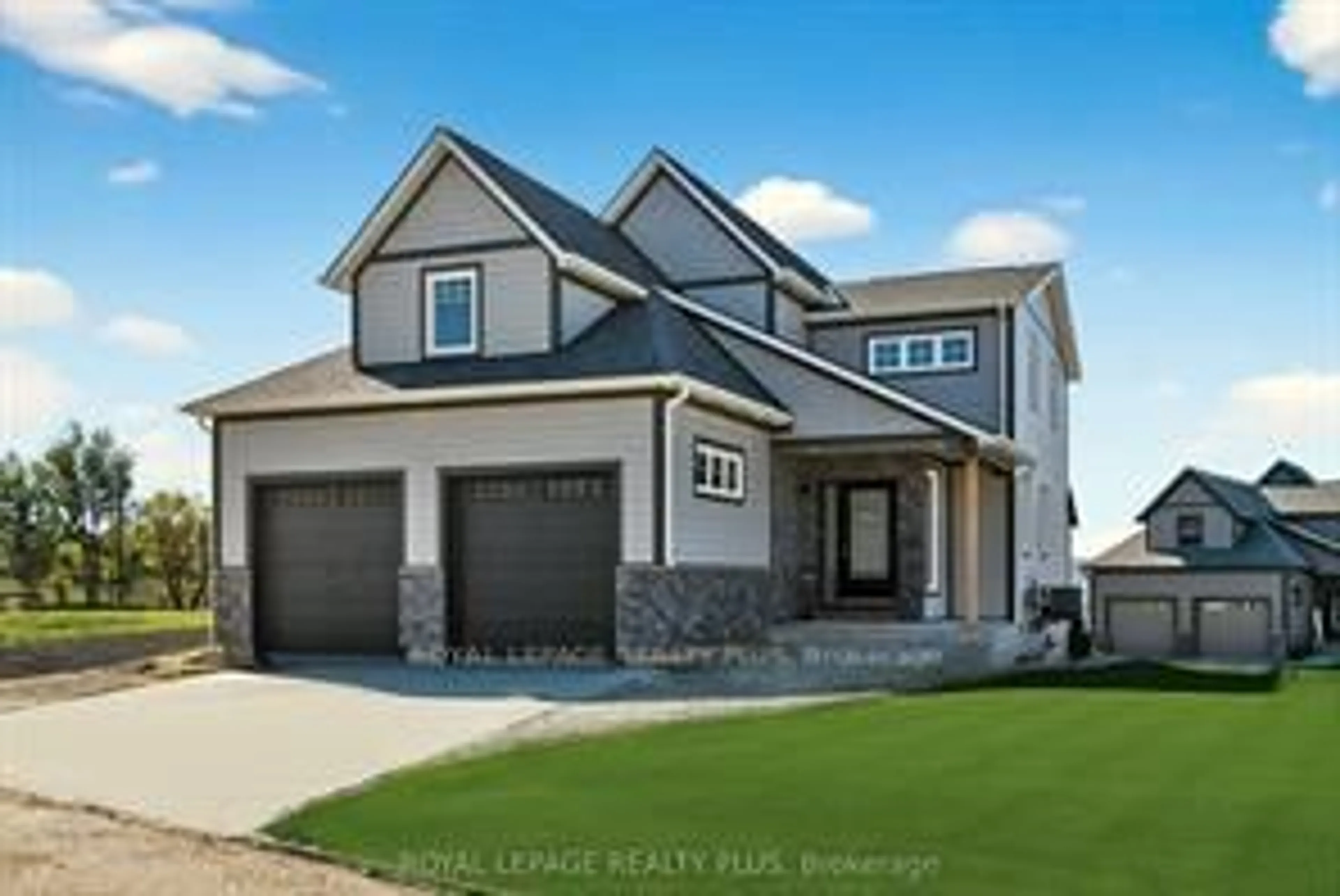 Home with vinyl exterior material, street for 10 Magazine St, Penetanguishene Ontario L9M 0W6