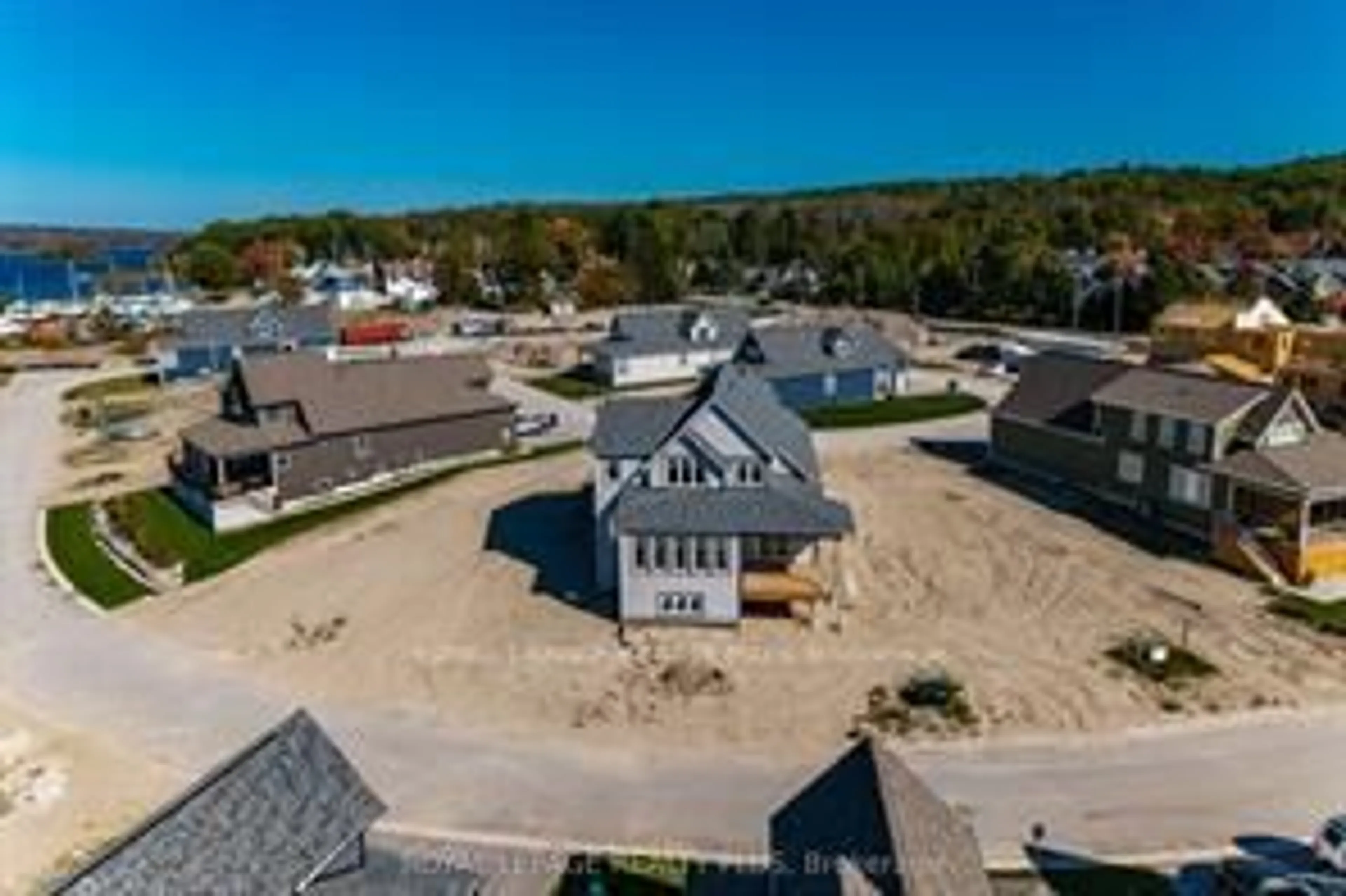 A pic from outside/outdoor area/front of a property/back of a property/a pic from drone, unknown for 10 Magazine St, Penetanguishene Ontario L9M 0W6