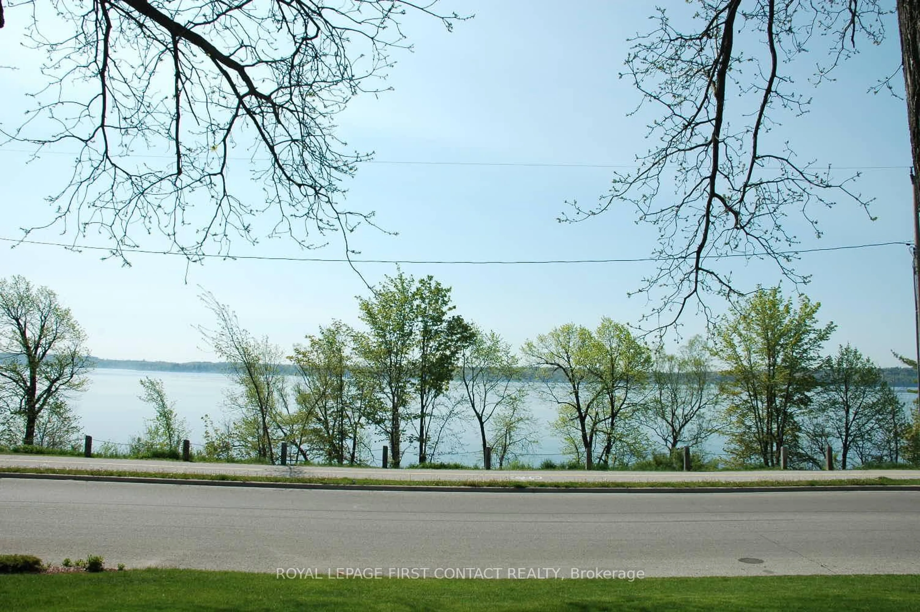 Patio, water/lake/river/ocean view for 162 Kempenfelt Dr, Barrie Ontario L4M 1C2