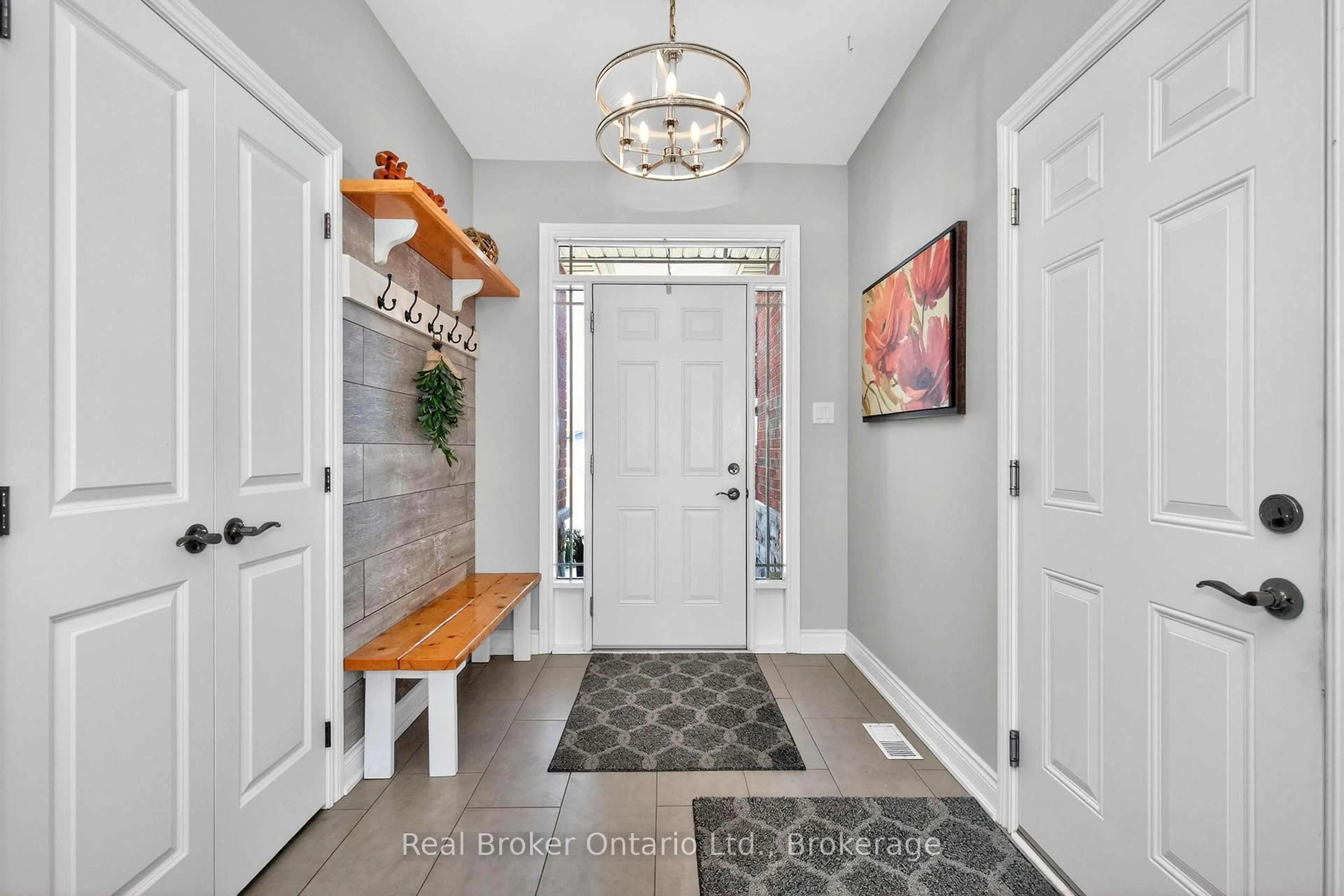 Indoor entryway for 951 Stollar Pl, Midland Ontario L4R 0A6
