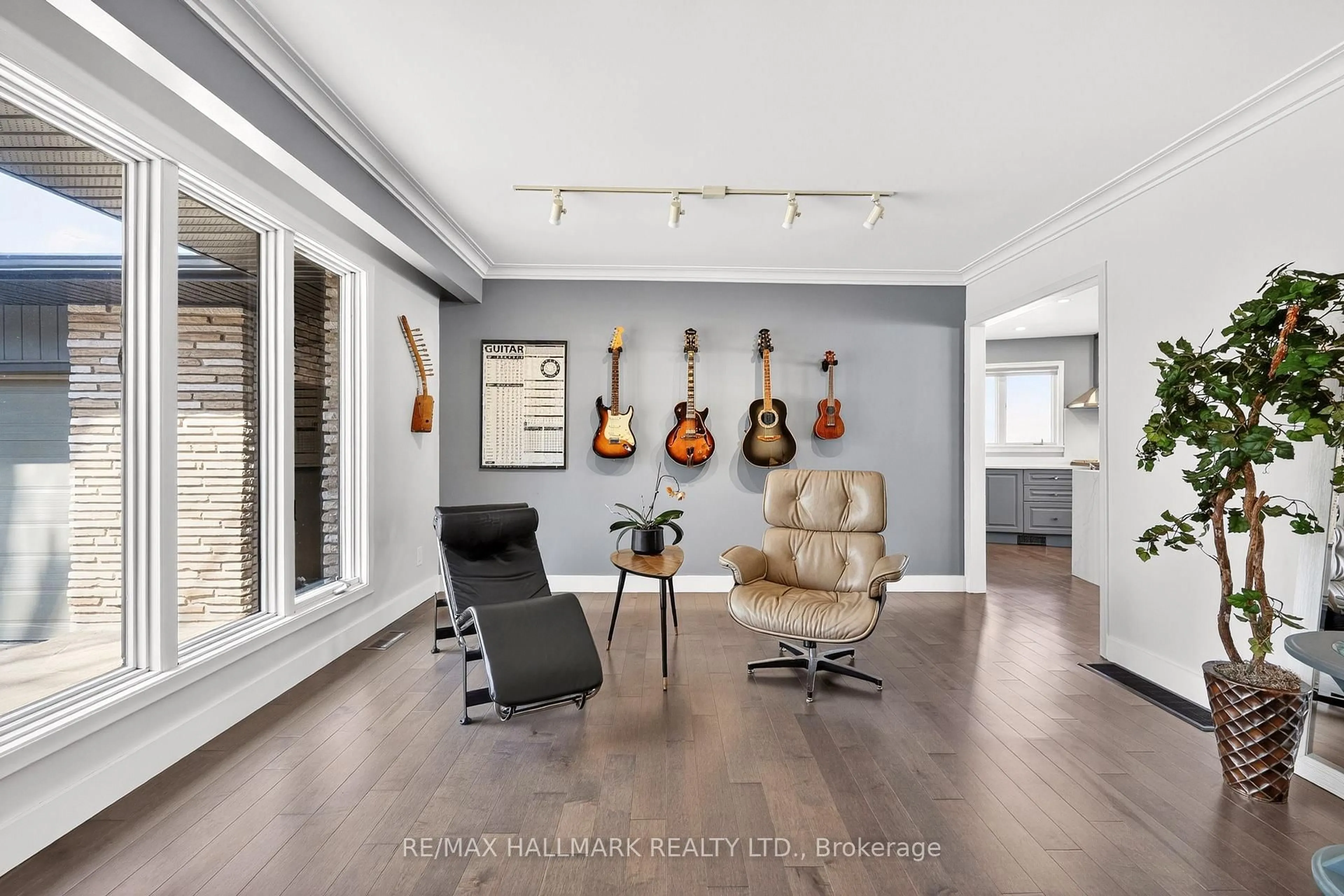 Living room with furniture, unknown for 416 Bay St, Orillia Ontario L3V 3X4