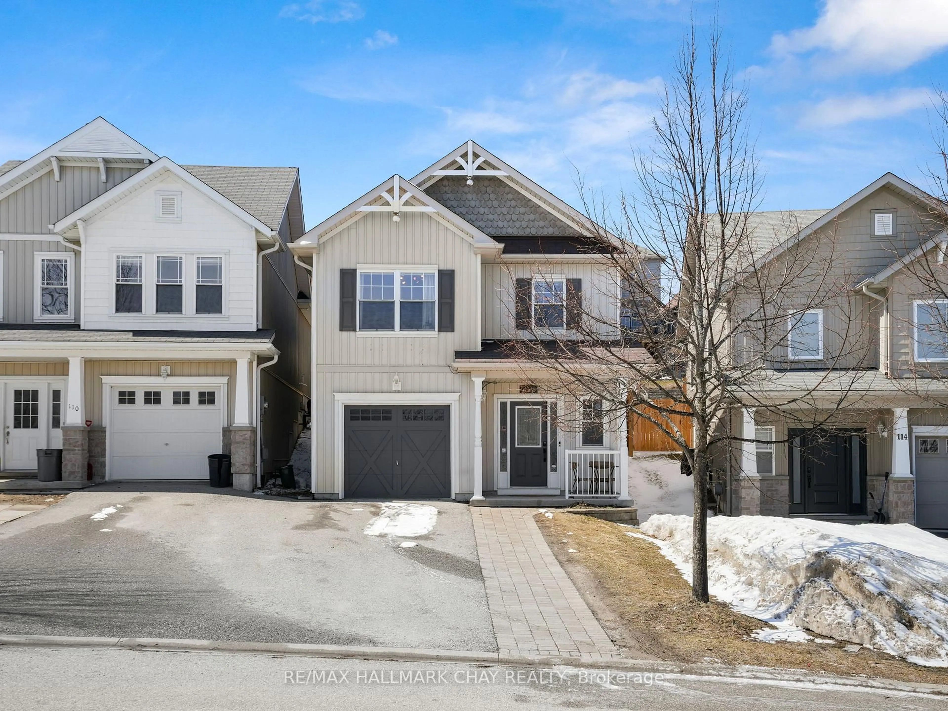 A pic from outside/outdoor area/front of a property/back of a property/a pic from drone, street for 112 Pearl Dr, Orillia Ontario L3V 0A7