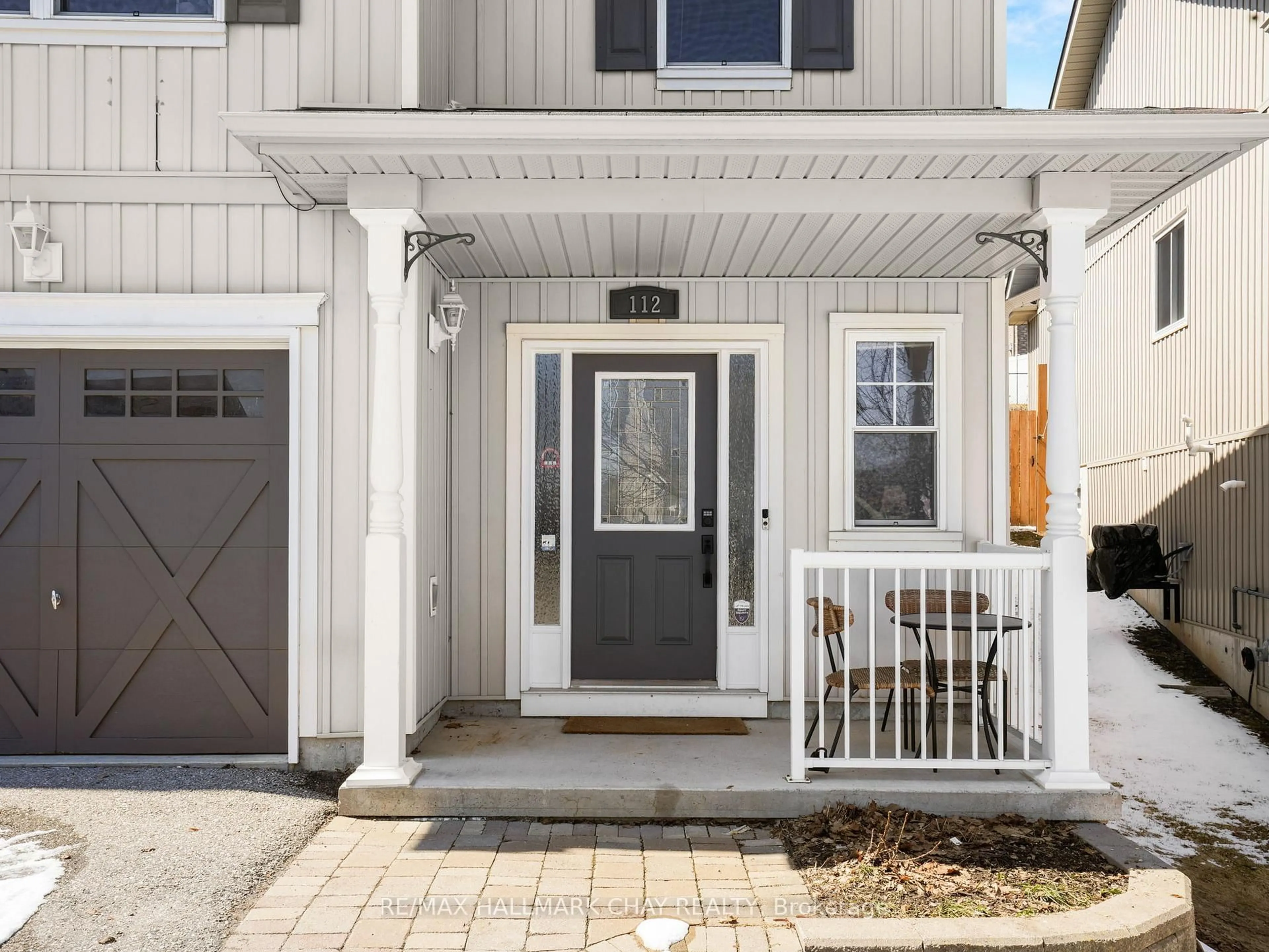 Indoor entryway for 112 Pearl Dr, Orillia Ontario L3V 0A7