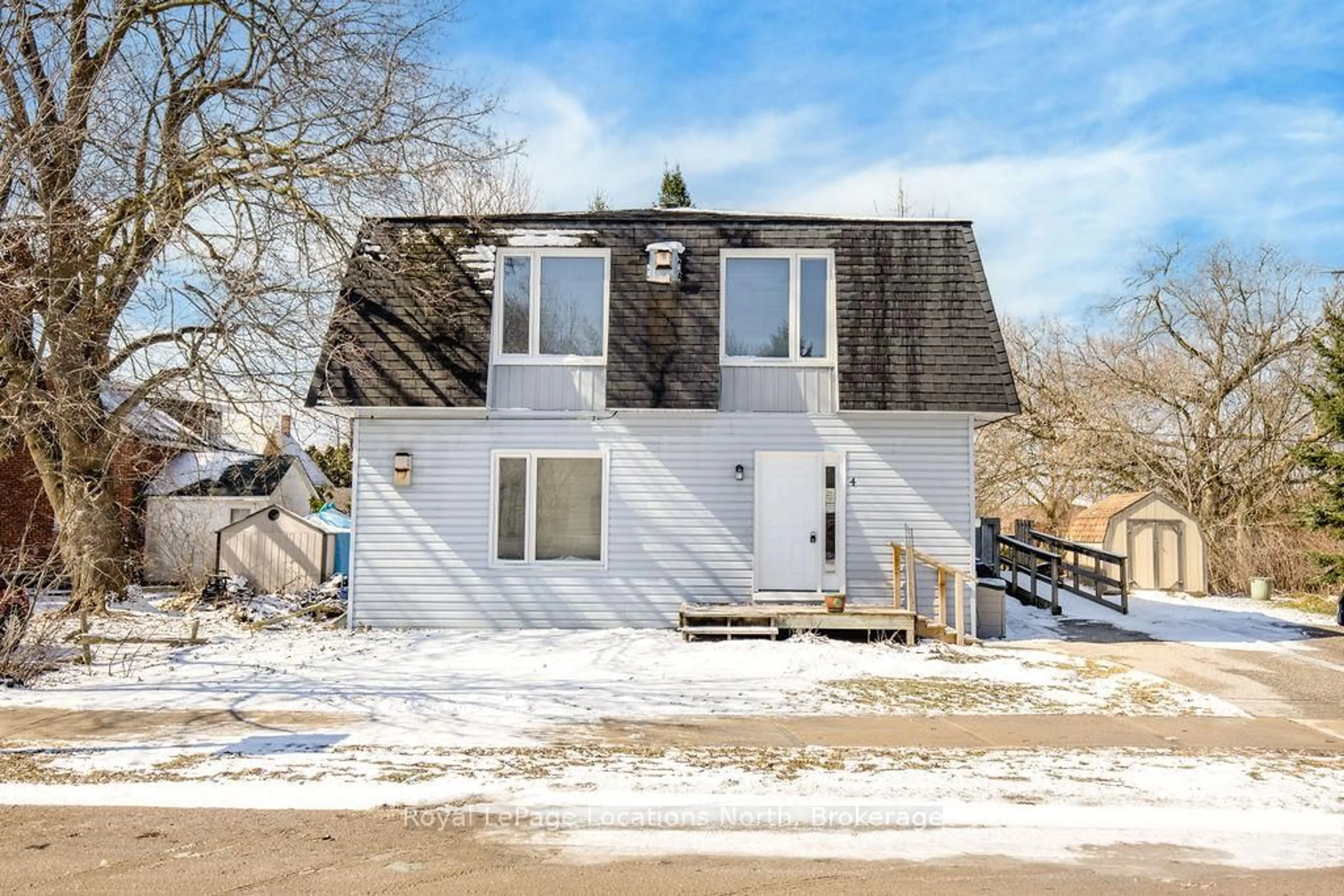 A pic from outside/outdoor area/front of a property/back of a property/a pic from drone, building for 4 Shaw St, Springwater Ontario L0L 1P0