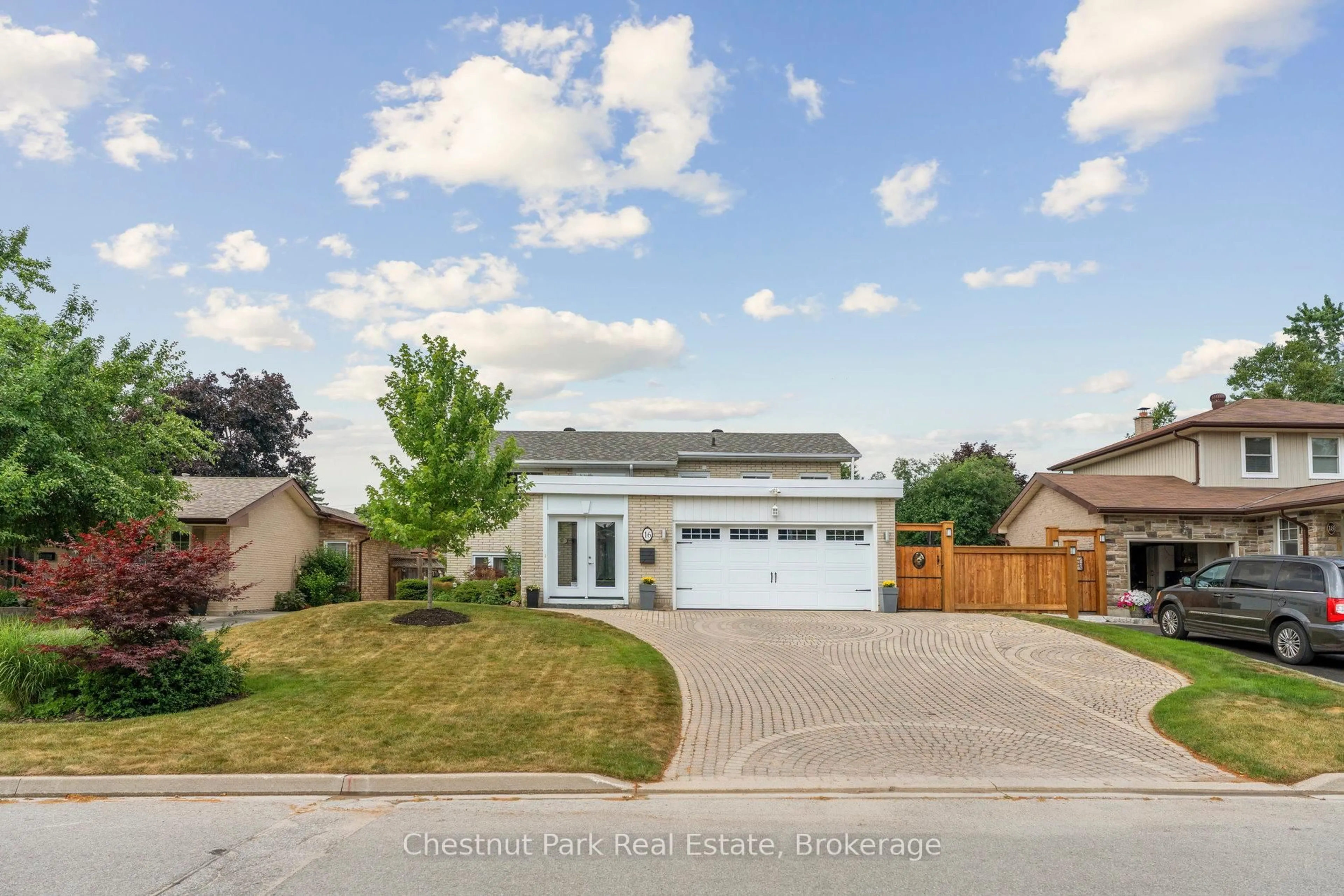 A pic from outside/outdoor area/front of a property/back of a property/a pic from drone, street for 16 Davies Cres, Barrie Ontario L4M 2M3