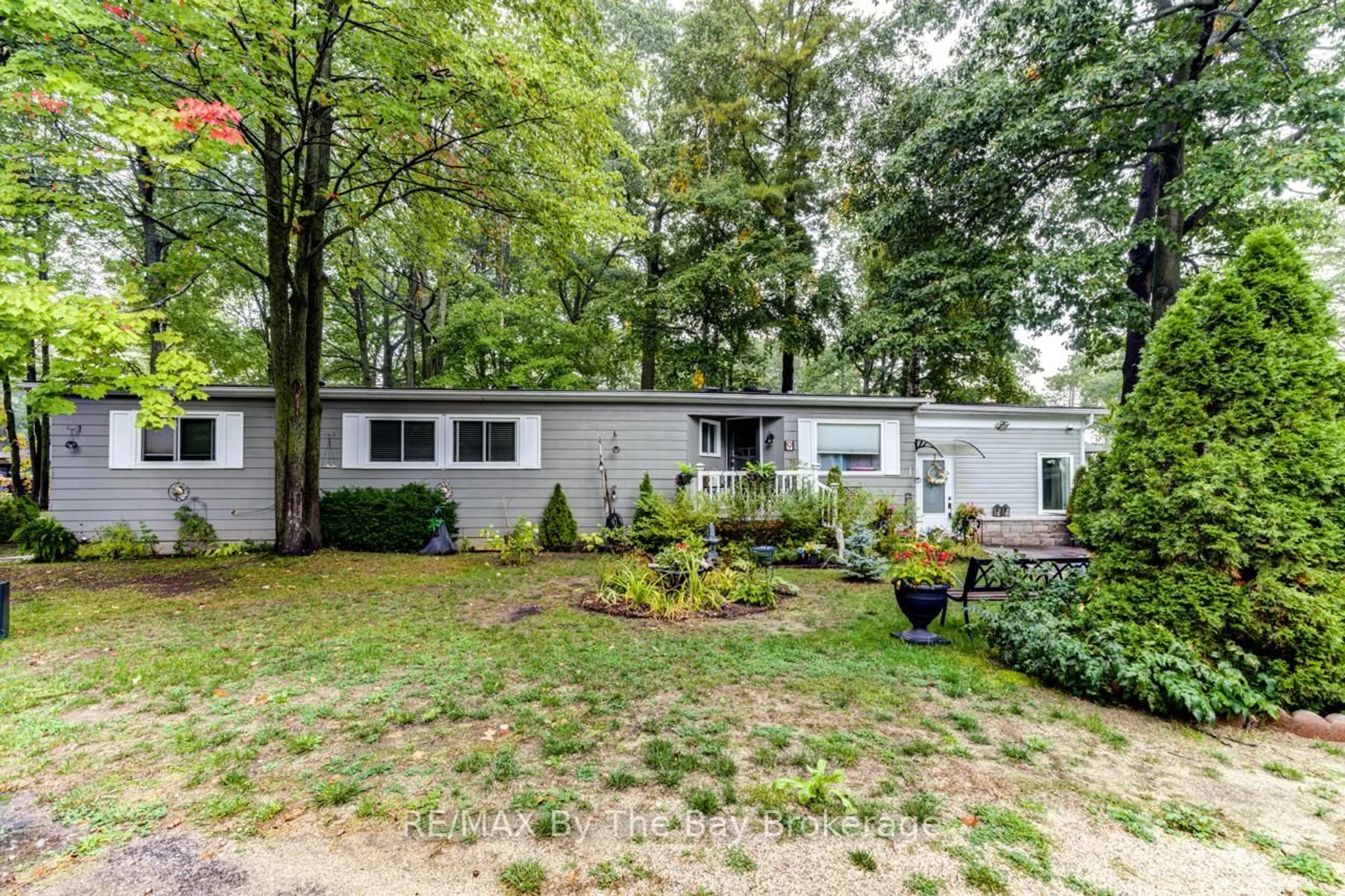 Home with vinyl exterior material, unknown for 9 ALLEN Dr, Wasaga Beach Ontario L9Z 1K5