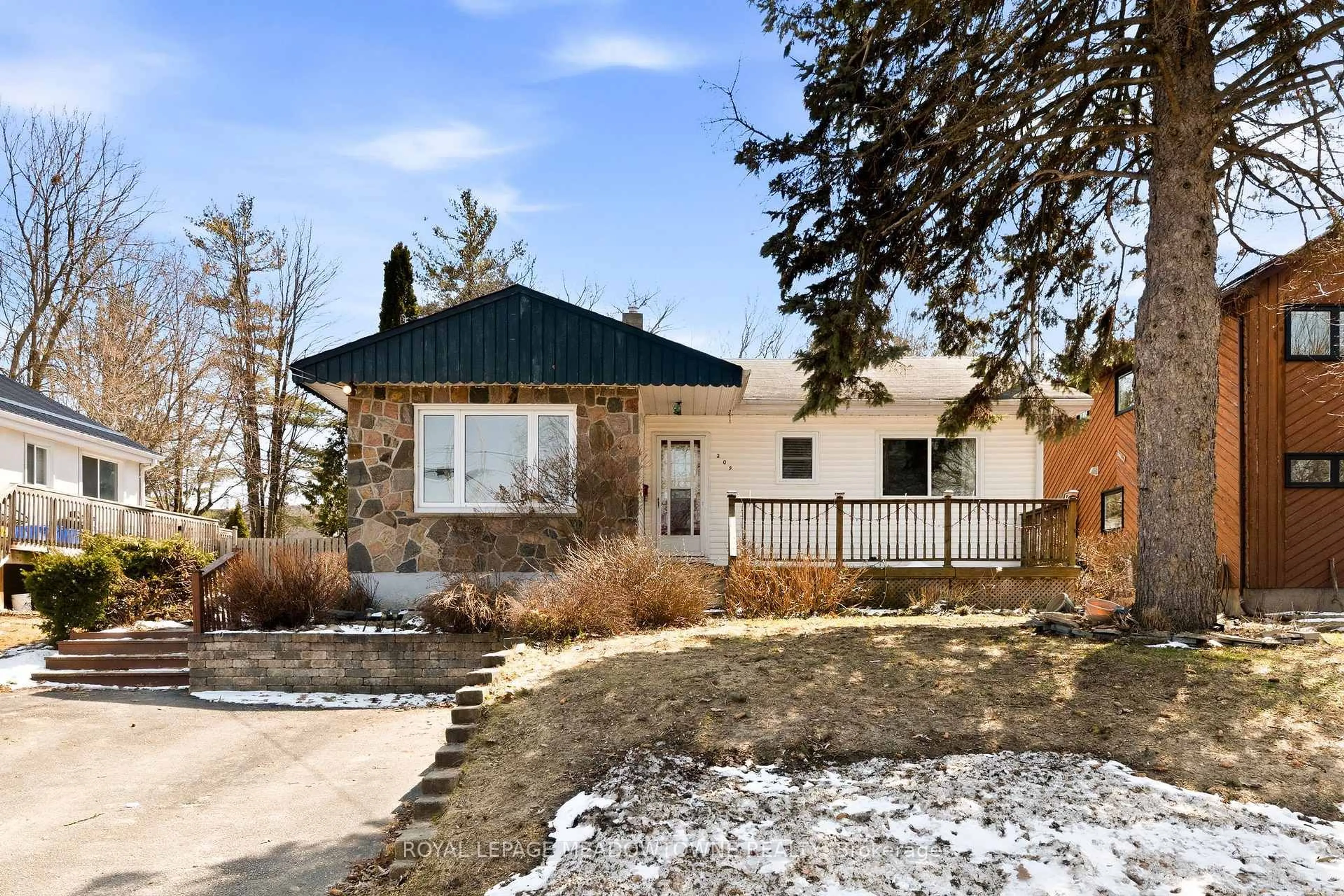 Unknown for 209 Cliff Rd, Barrie Ontario L4N 3X5