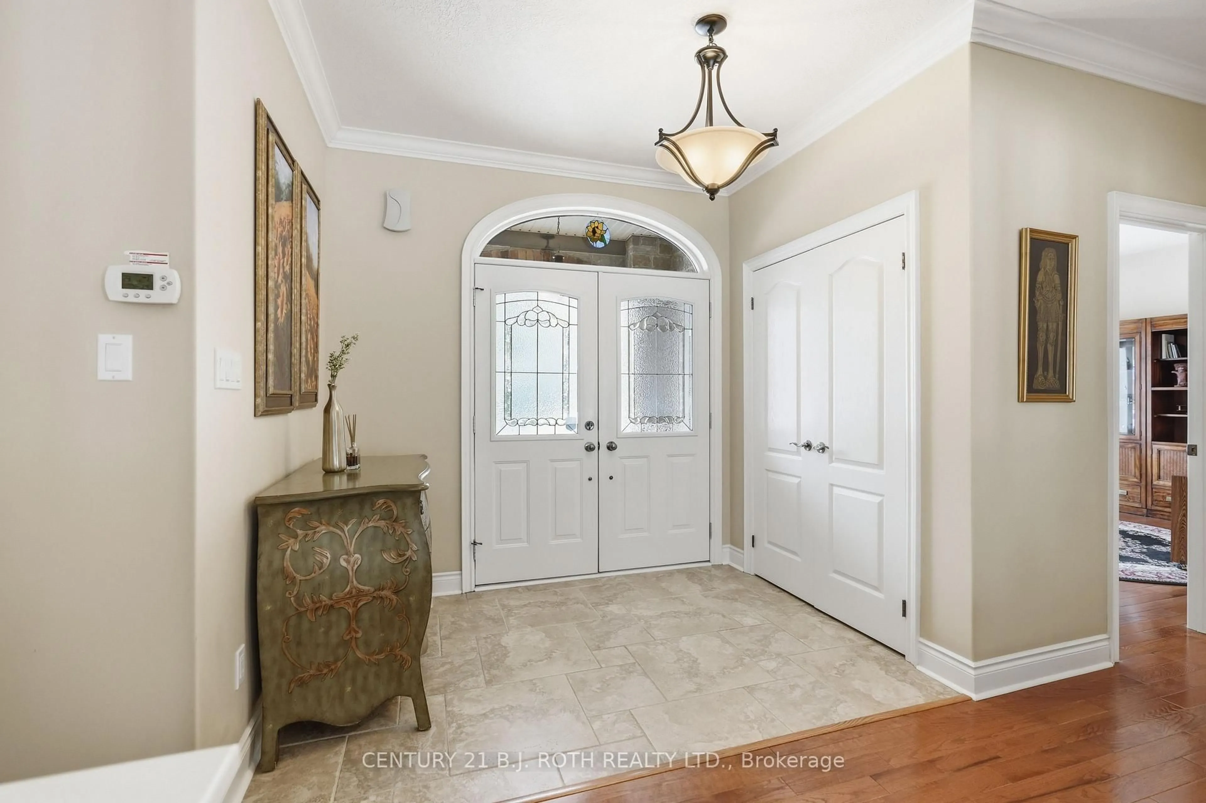Indoor entryway for 6 Lloyd Cook Dr, Springwater Ontario L4M 4S4