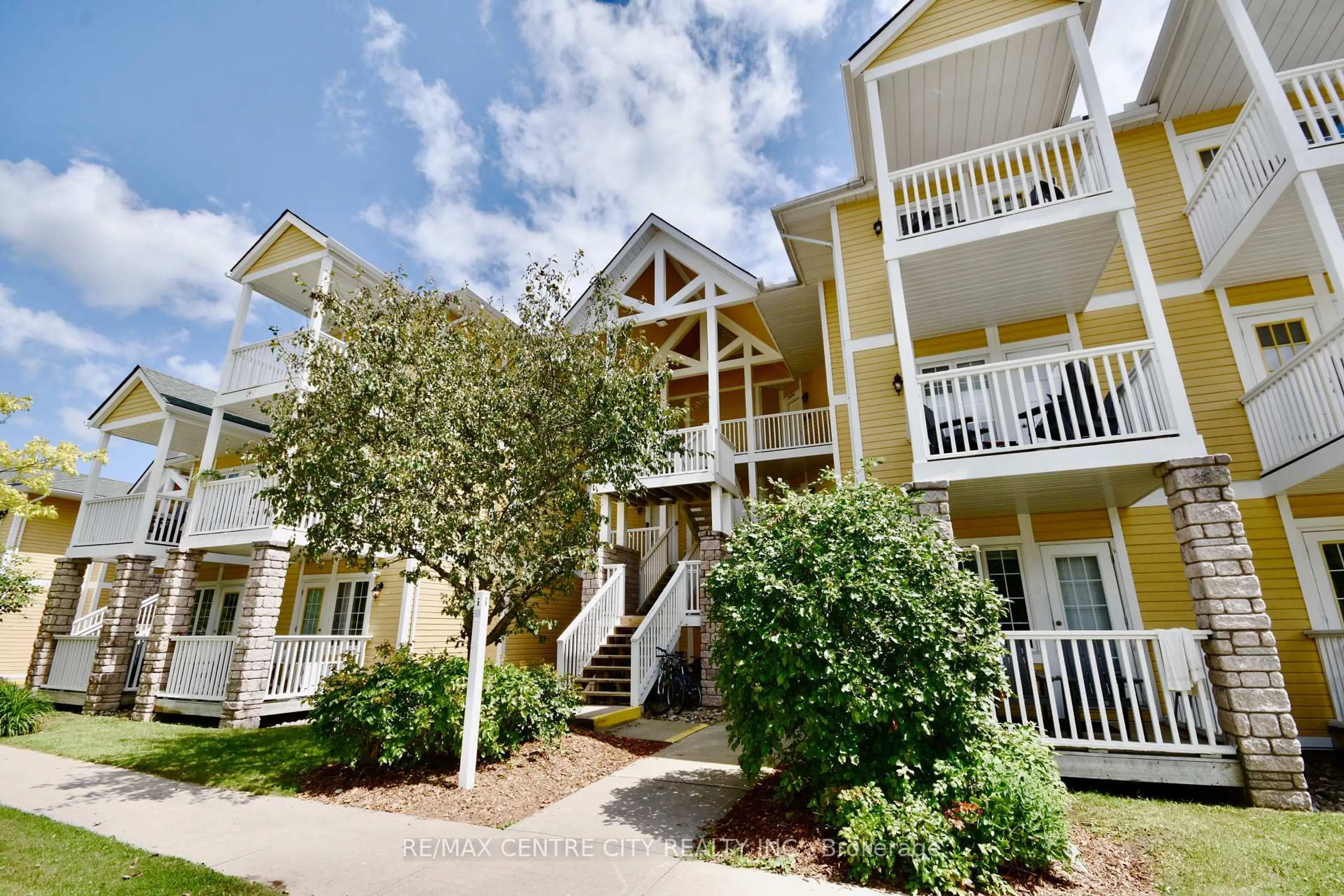 Patio, water/lake/river/ocean view for 90 Highland Dr #2494, Oro-Medonte Ontario L0L 2L0