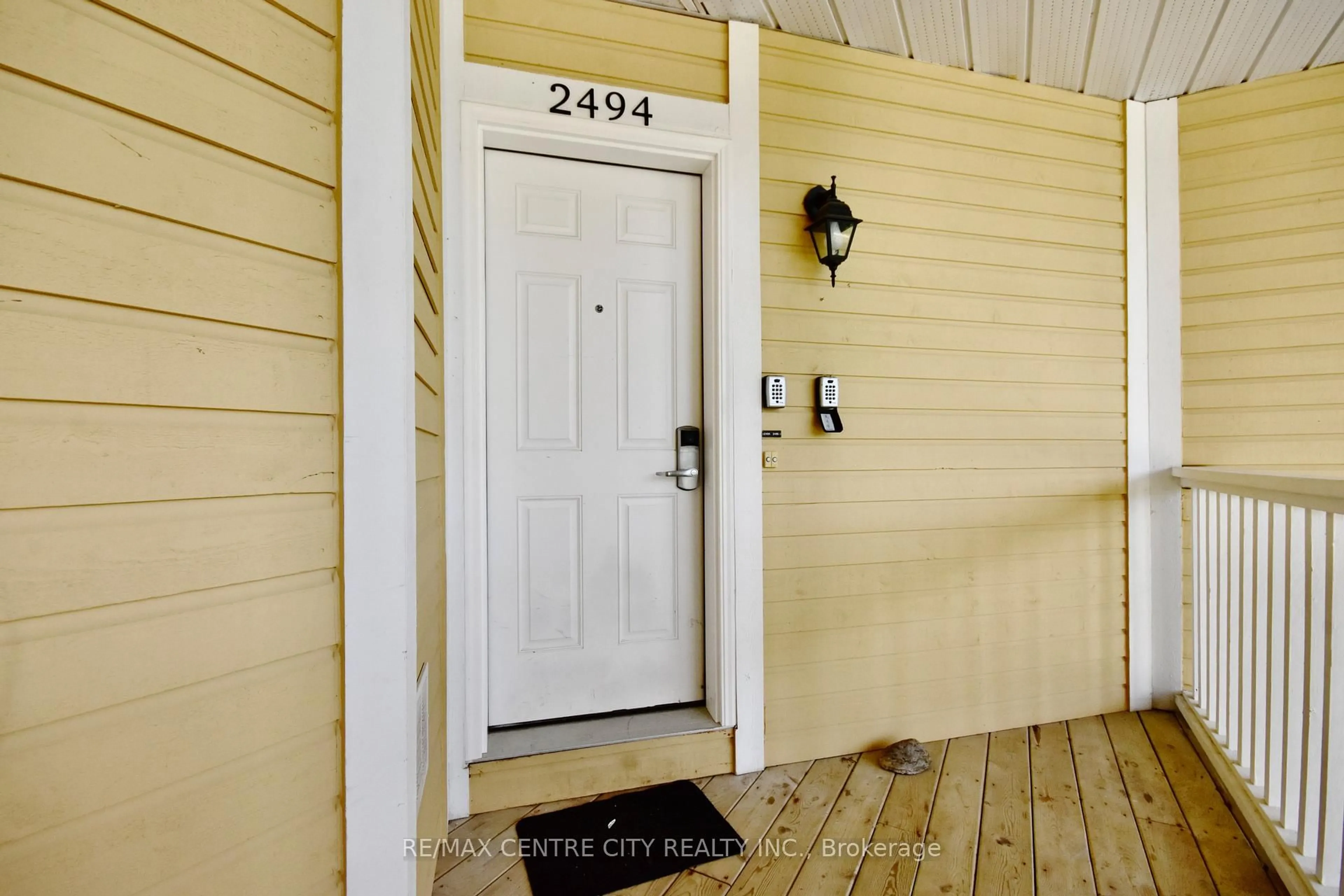 Indoor entryway for 90 Highland Dr #2494, Oro-Medonte Ontario L0L 2L0