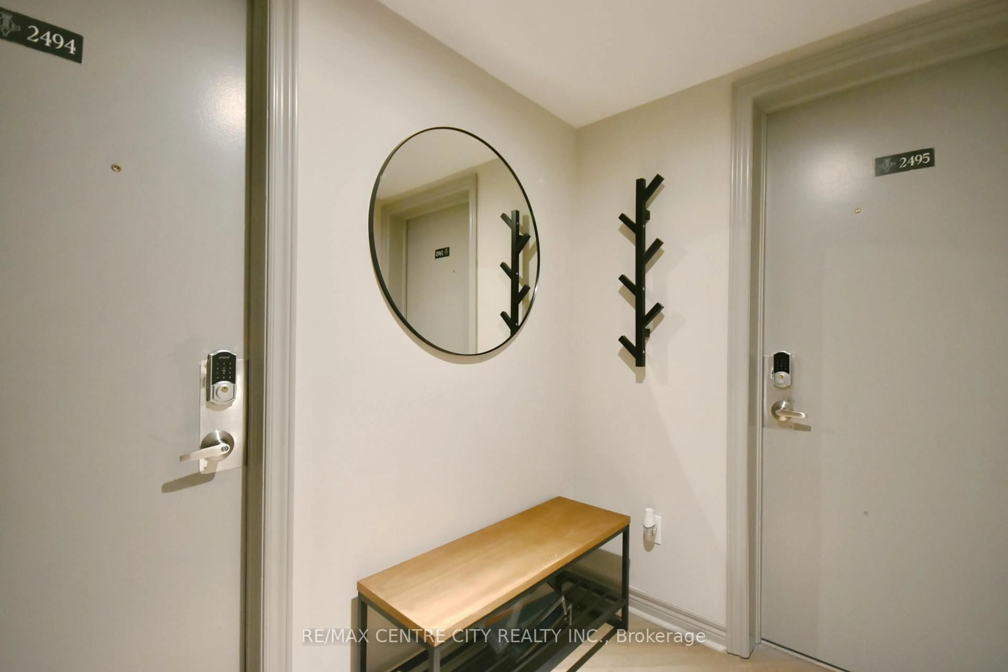 Indoor entryway for 90 Highland Dr #2494, Oro-Medonte Ontario L0L 2L0