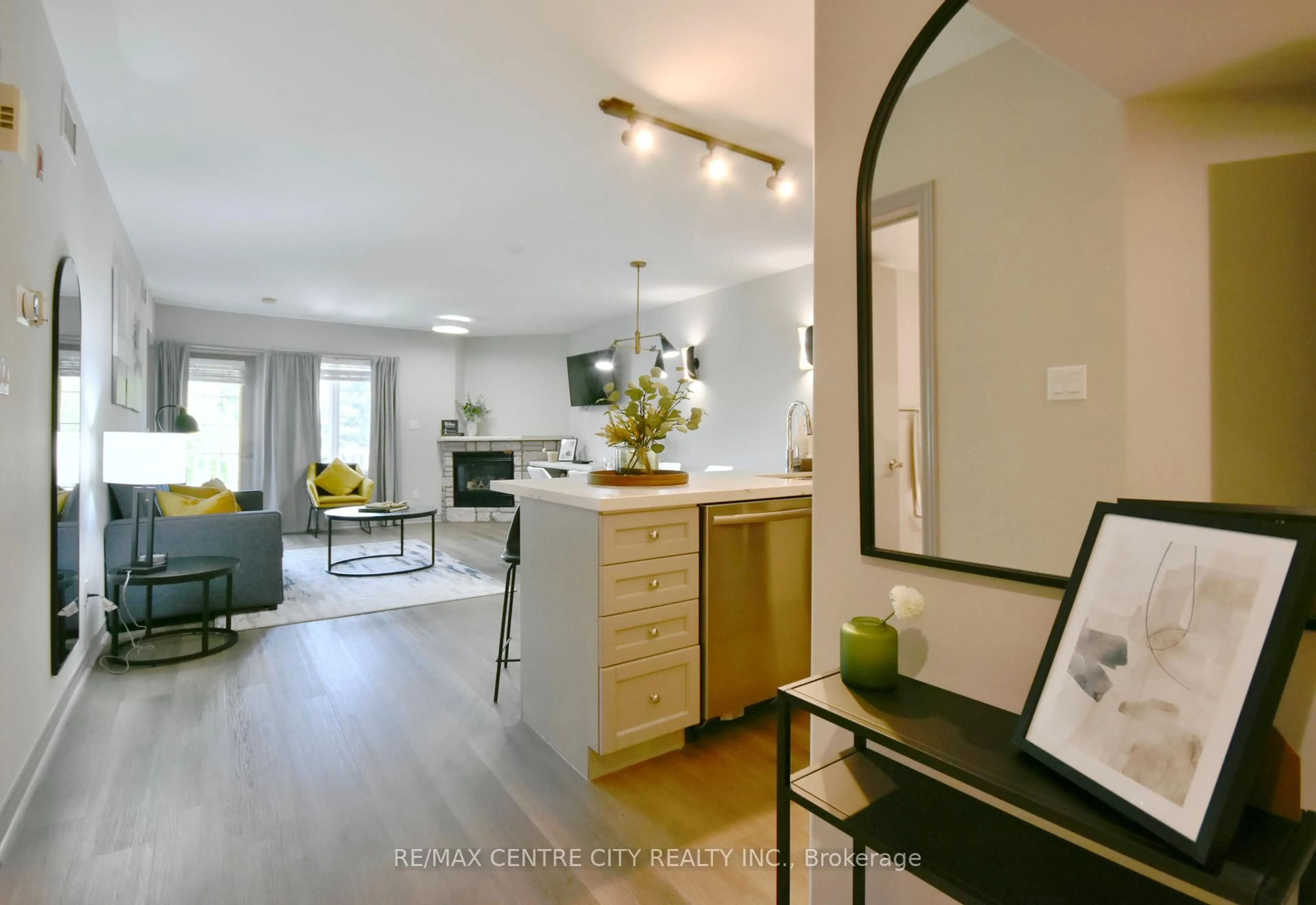 Open concept kitchen, unknown for 90 Highland Dr #2494, Oro-Medonte Ontario L0L 2L0