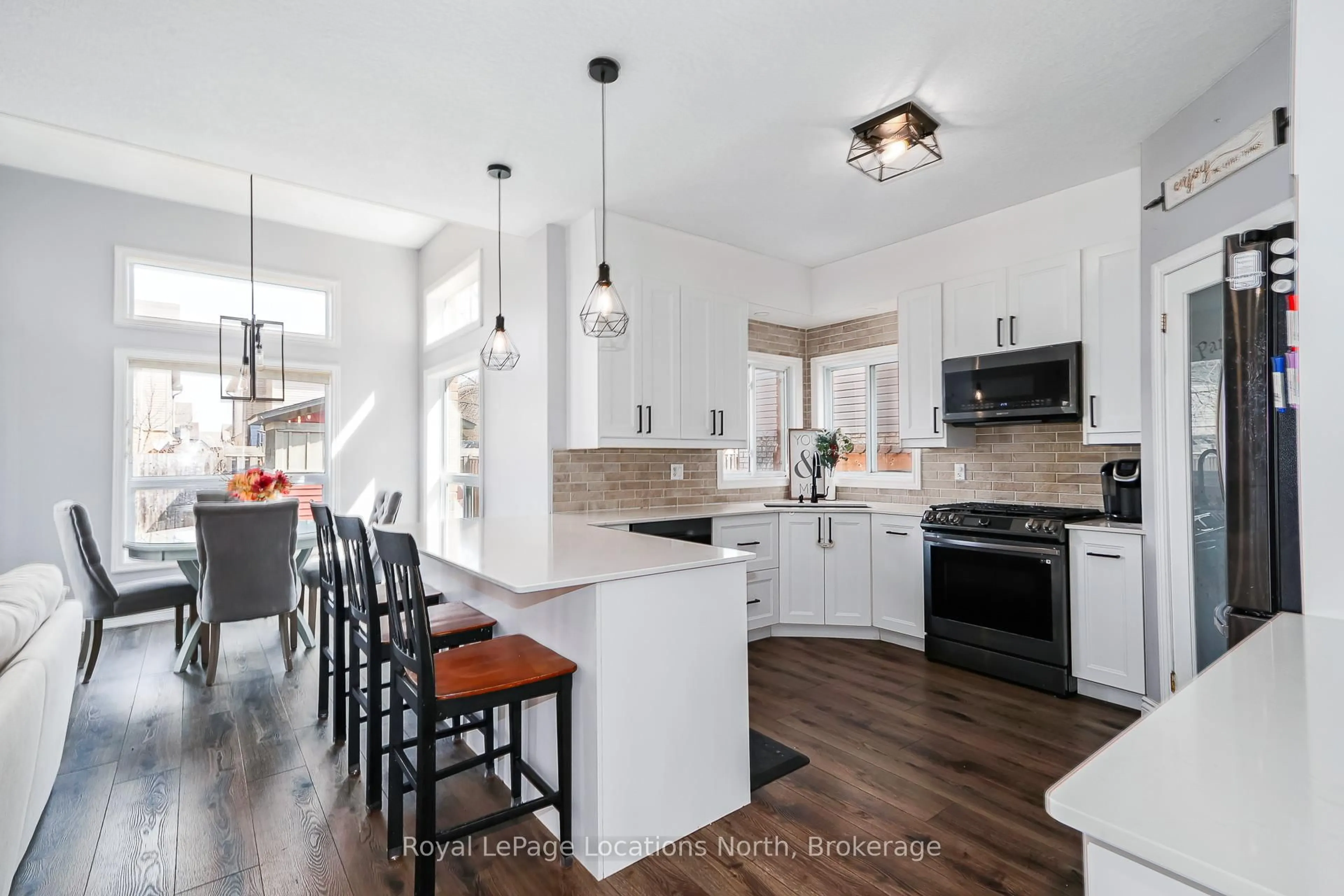 Open concept kitchen, unknown for 325 Holden St, Collingwood Ontario L9Y 0E3