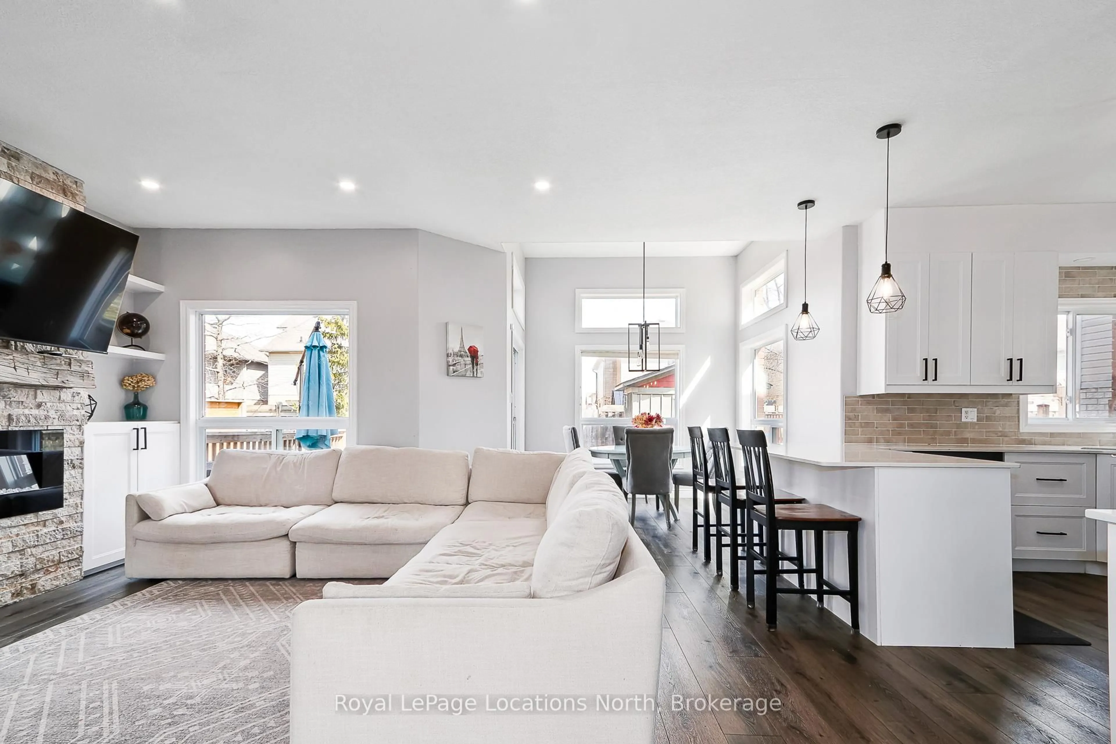 Open concept kitchen, unknown for 325 Holden St, Collingwood Ontario L9Y 0E3