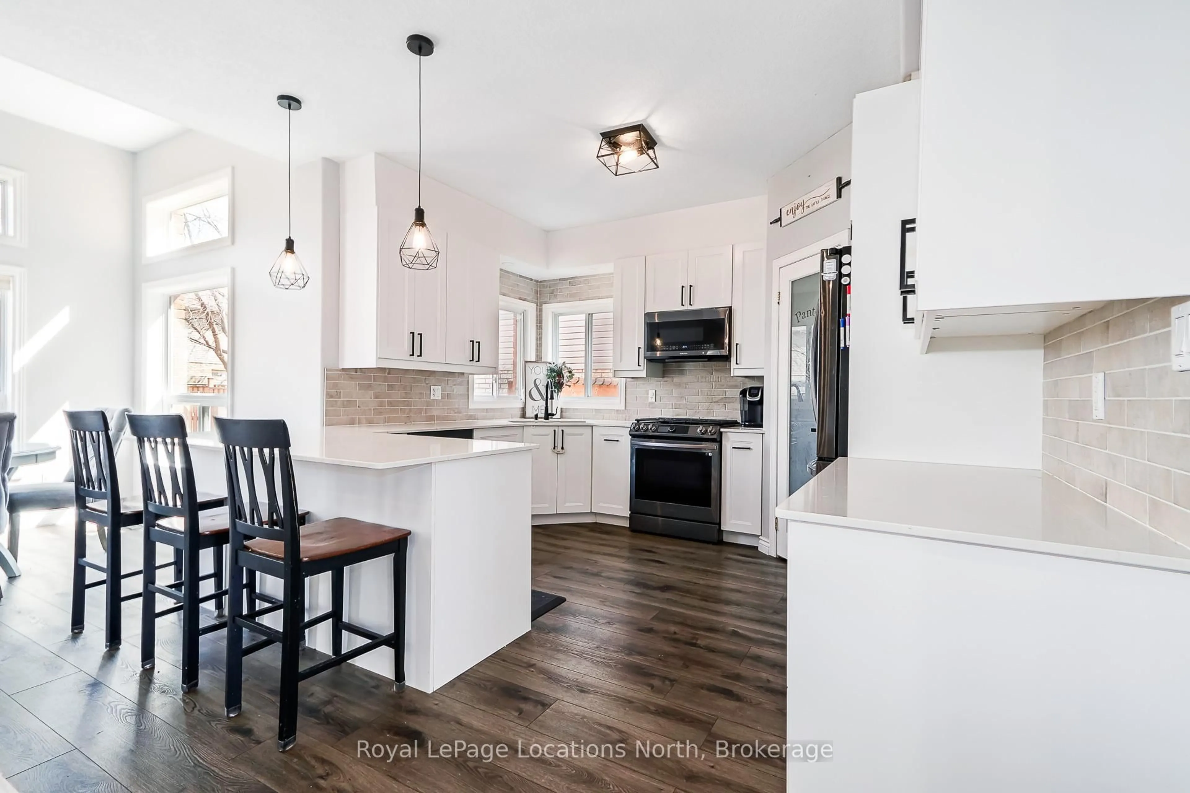 Open concept kitchen, unknown for 325 Holden St, Collingwood Ontario L9Y 0E3